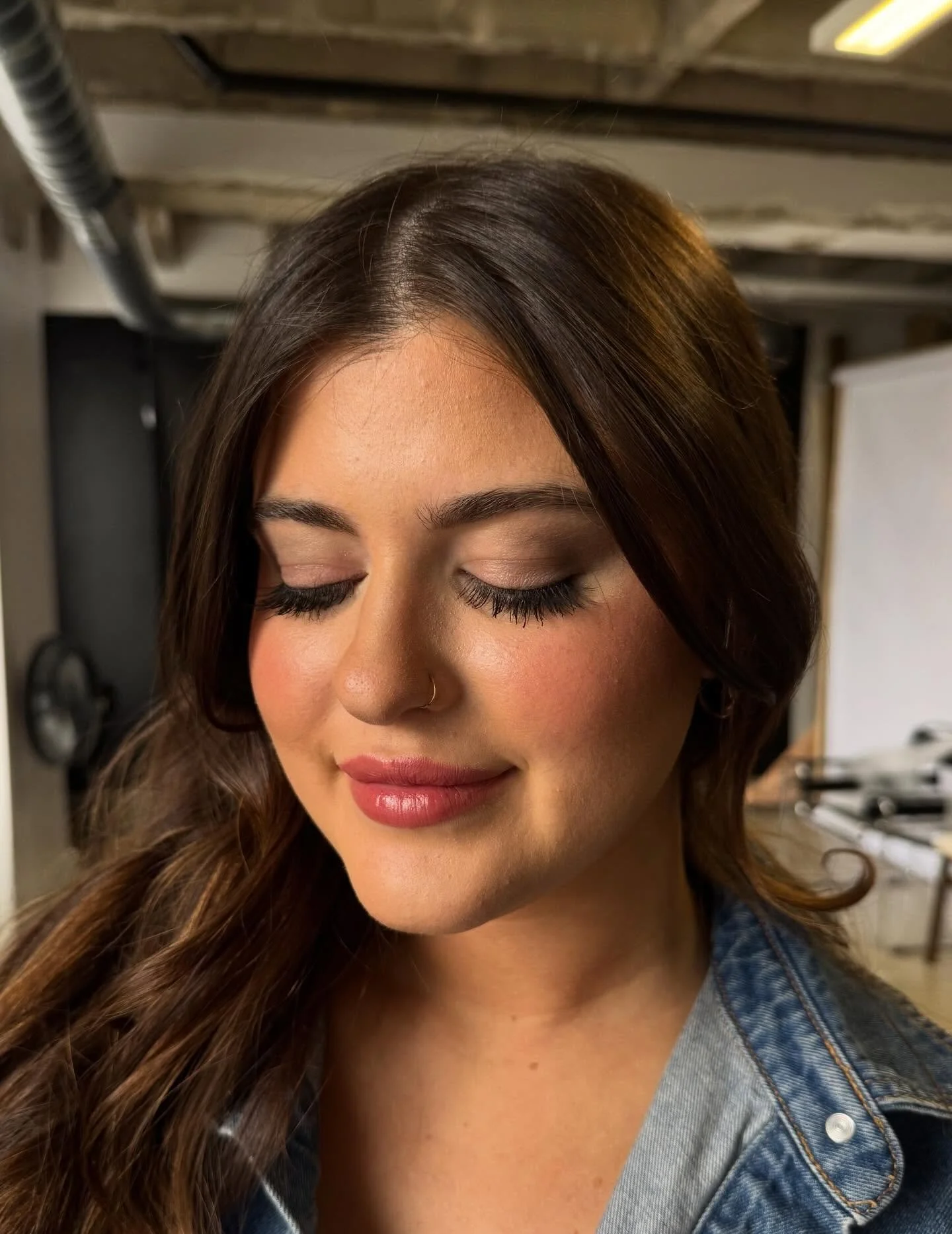 Soft, polished, &amp; just a hint of drama 💋

@themichiganbeautician 

#boudoirmakeup #eventmakeup #themichiganbeautician #michiganmakeupartist #michiganboudoirmakeup