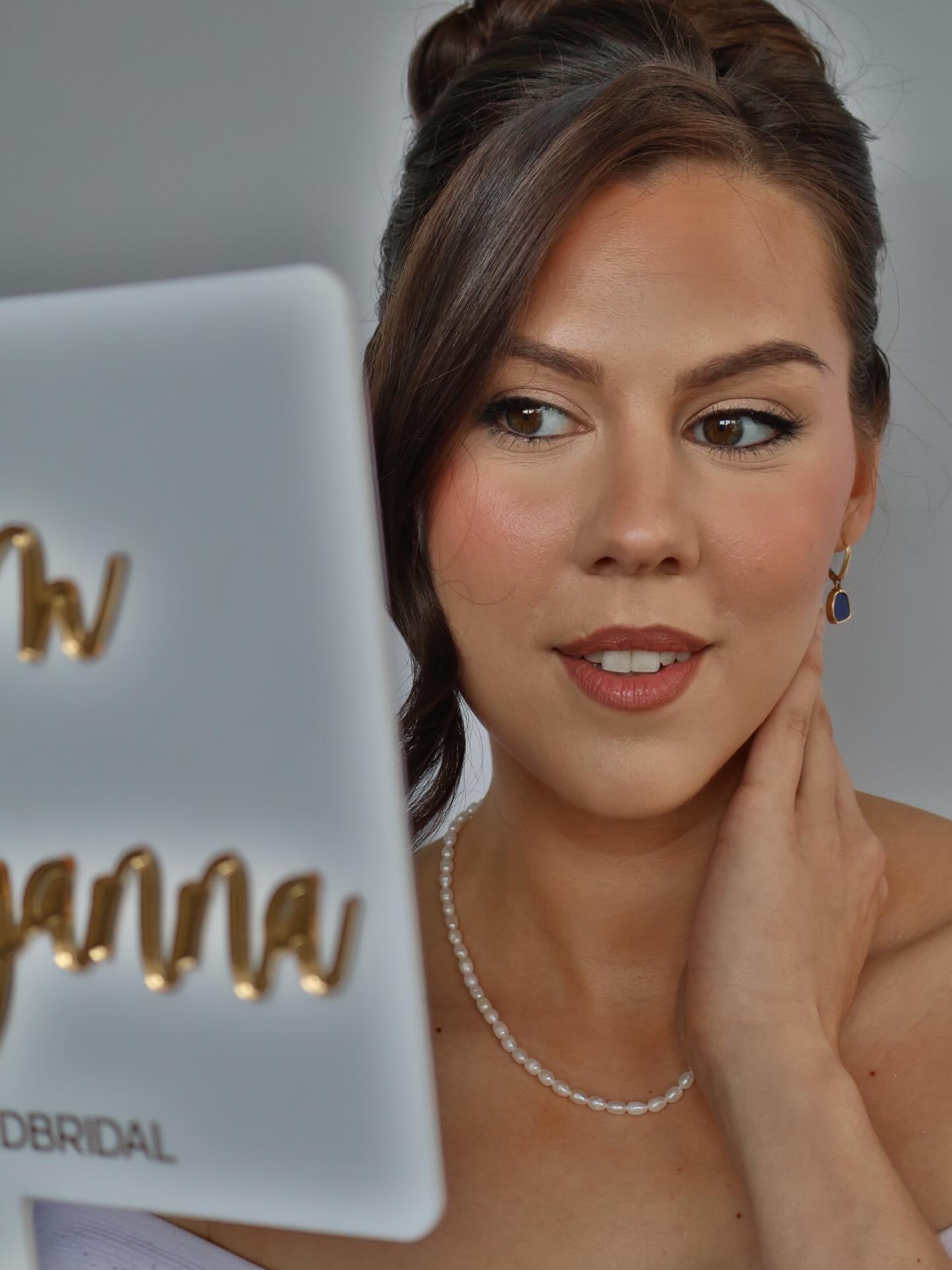 A makeup artist needs her makeup artist 

@b.pamperedbridal