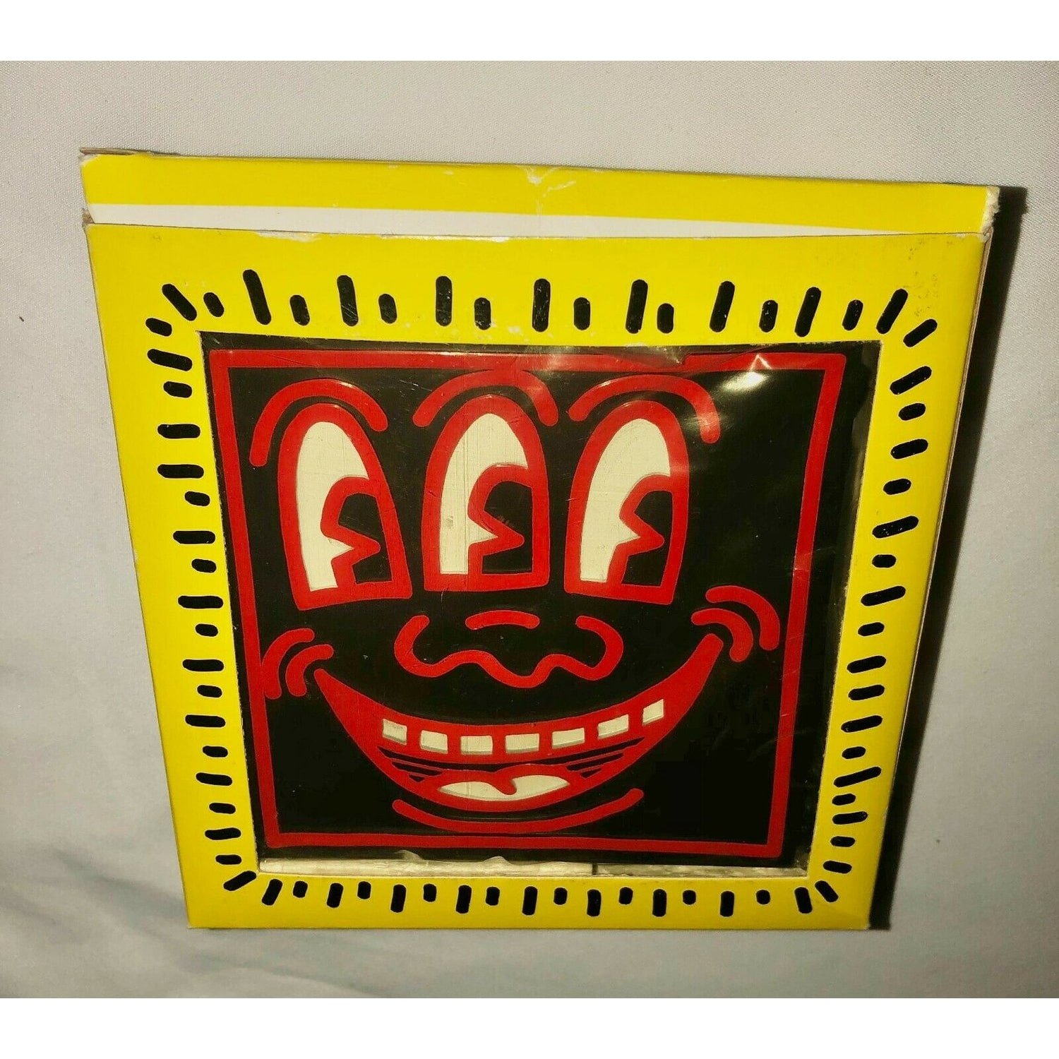 keith-haring-pop-shop-transistor-red-am-fm-radio-2-min.jpg