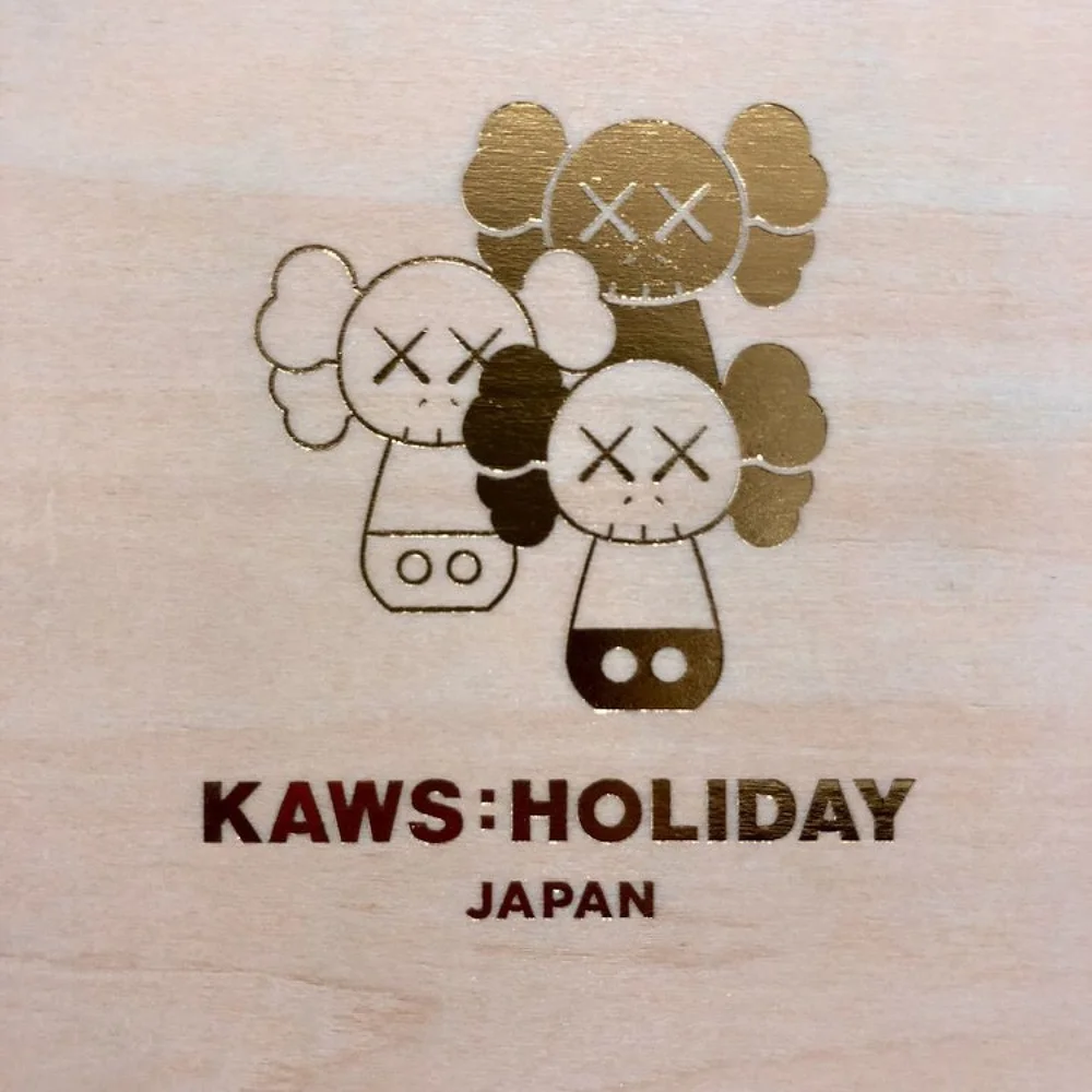 KAWS HOLIDAY JAPAN kokeshi 限定商品（Kaws | KOKESHI DOLL SET OF 3  