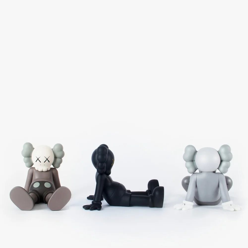kaws-holiday-taipei-gray-black 