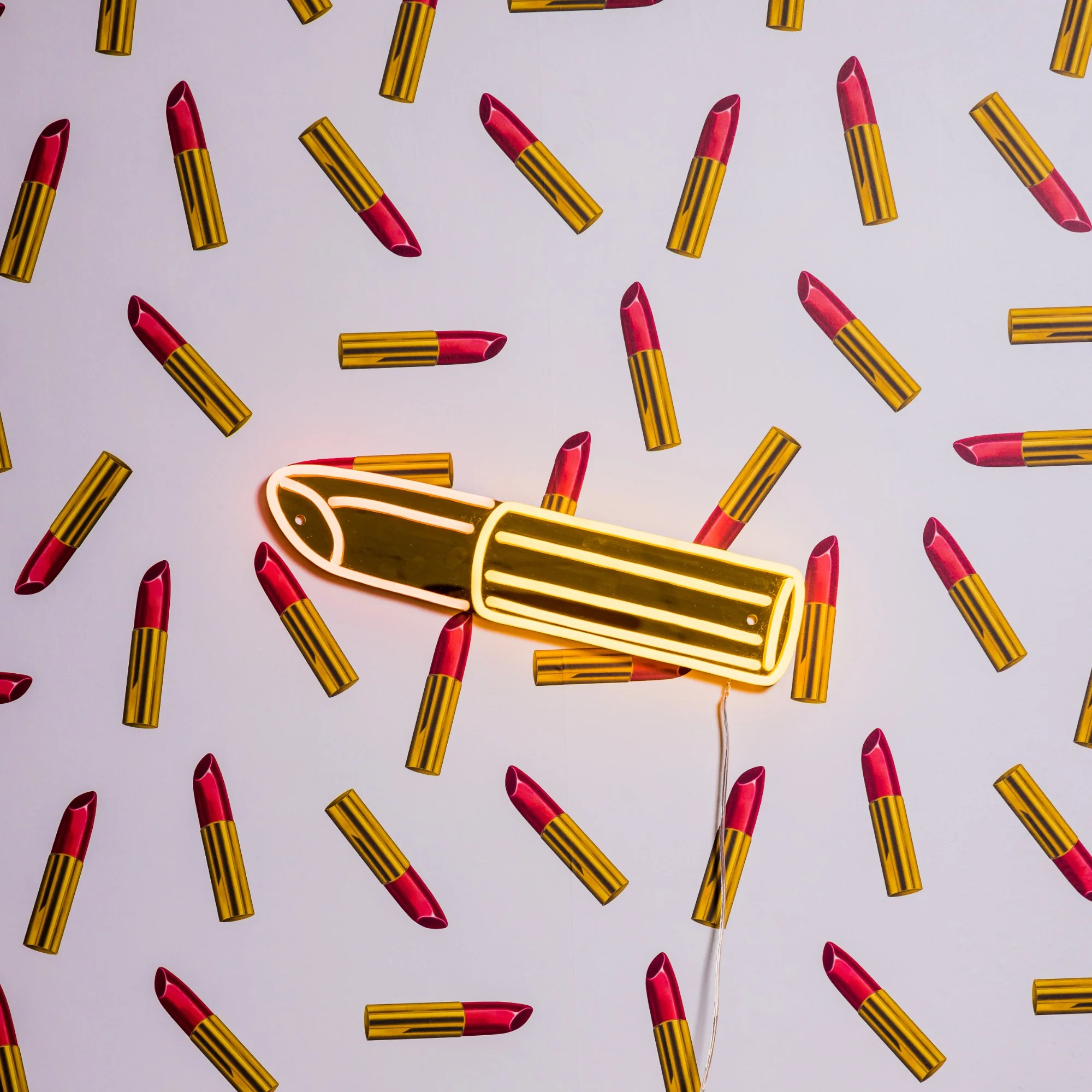 GOLDEN LIPSTICK YP X TOM WESSELMANN LED NEON 04.jpg