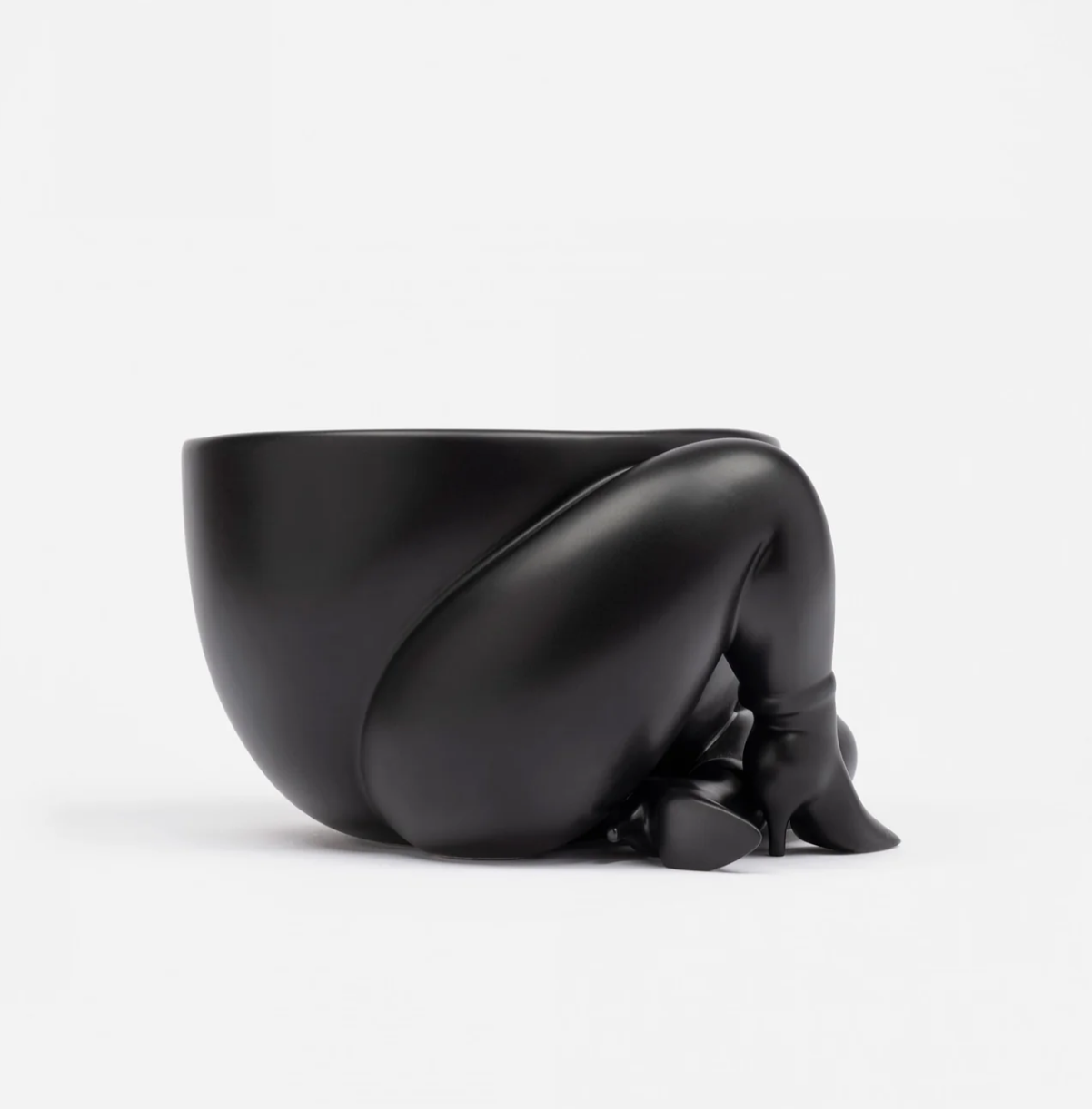 Parra | A HIGH HEELED TWO LEGGED PLANTER (BLACK)