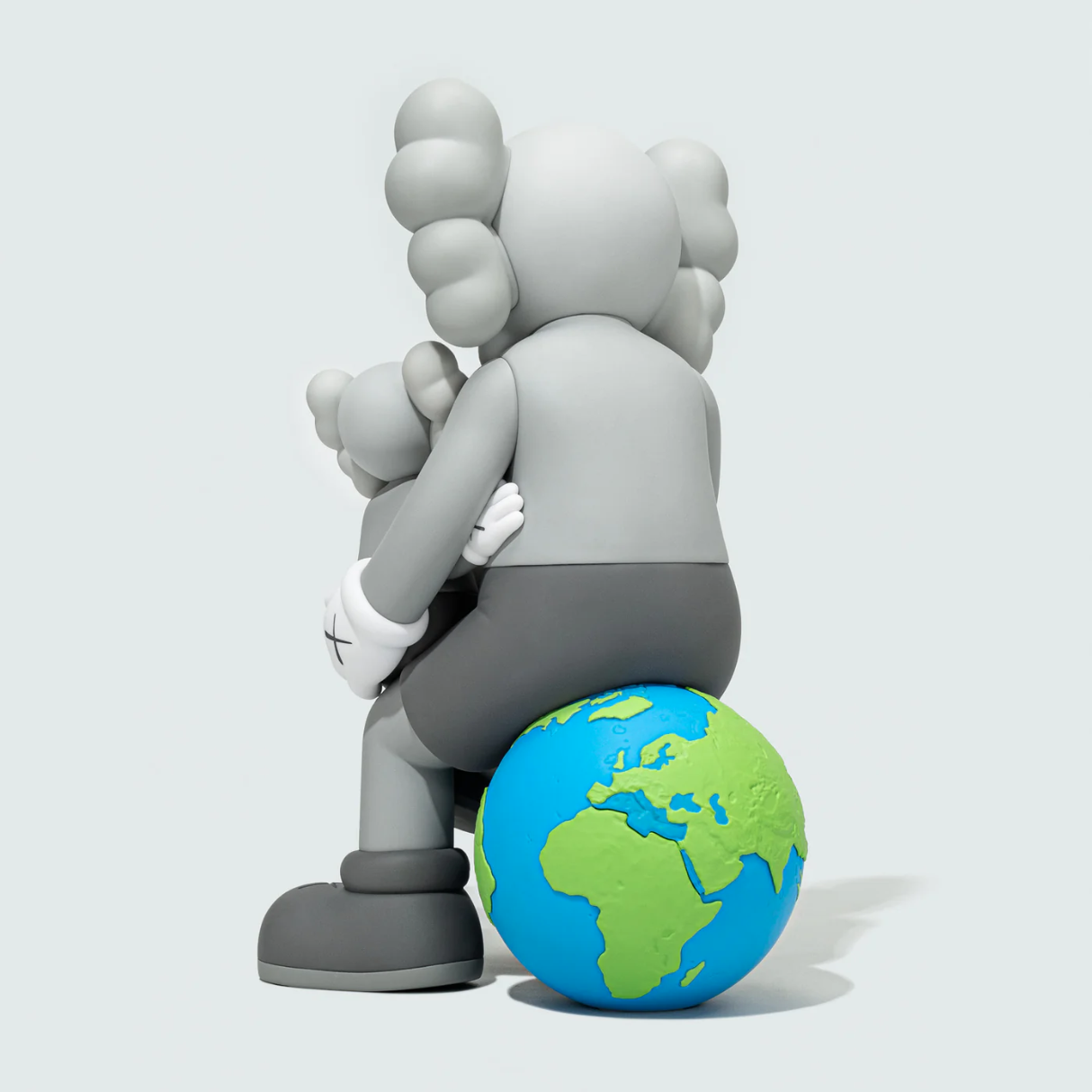 Kaws holiday thailand grey 03.png