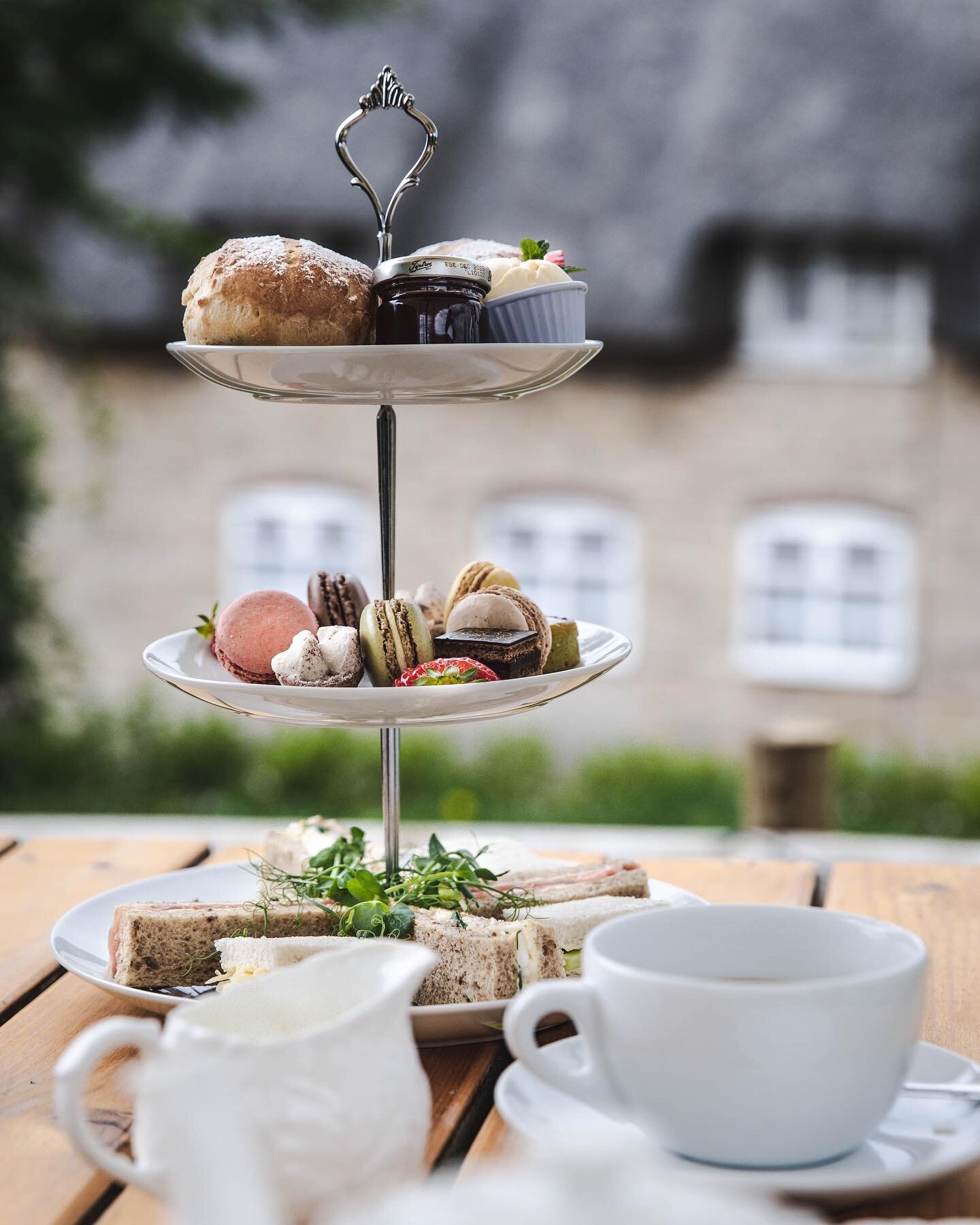 Afternoon teas all day long 🫖 freshly baked scones, delicate sandwiches and some delicious macarons - what could be better? 

#kimmeridge #clavells #clavellsrestaurant #afternoontea #afternoonteatime #afternoonteaparty #restaurantbythesea #village #