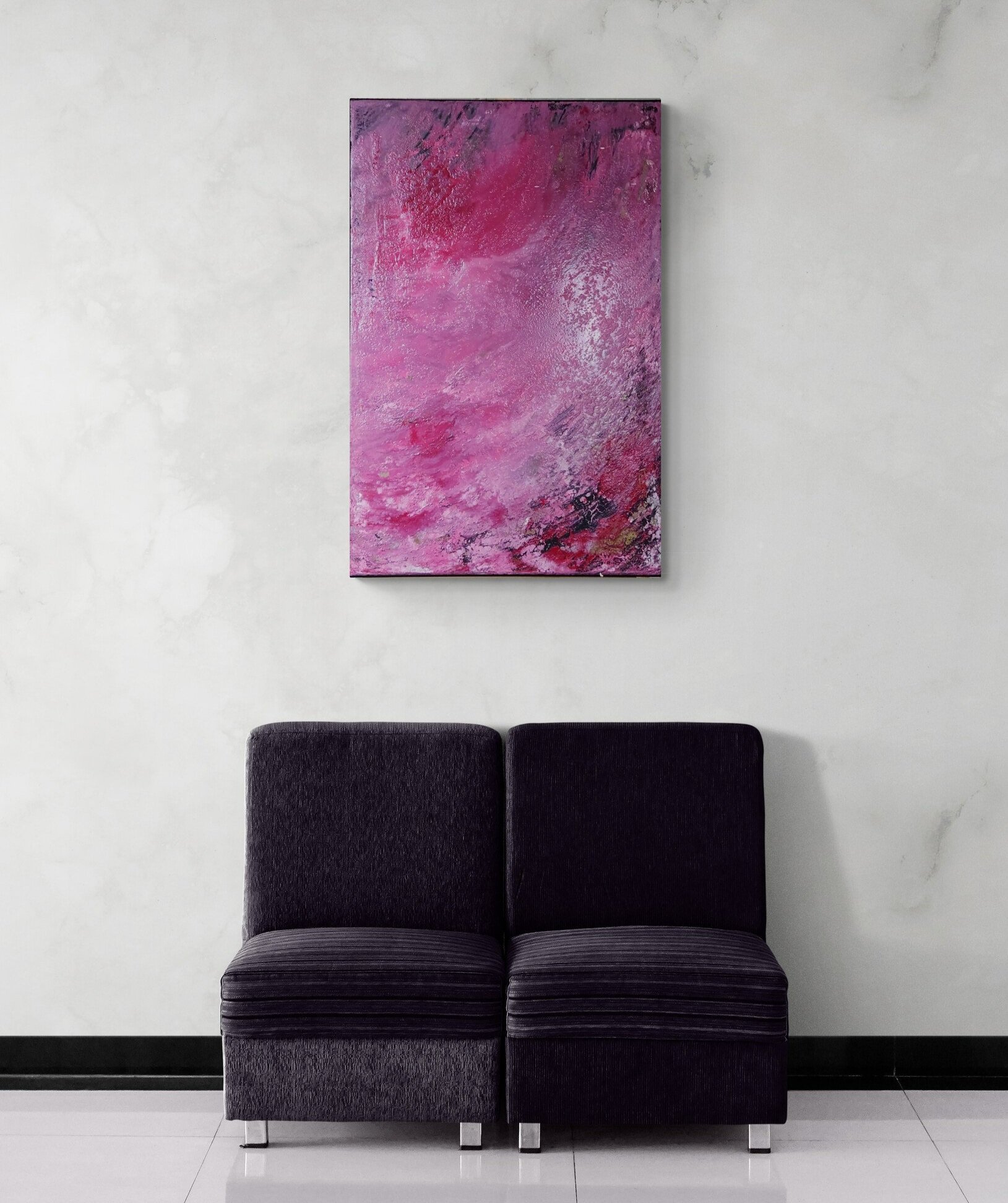 Corridor_with_comfy_chairs.jpg