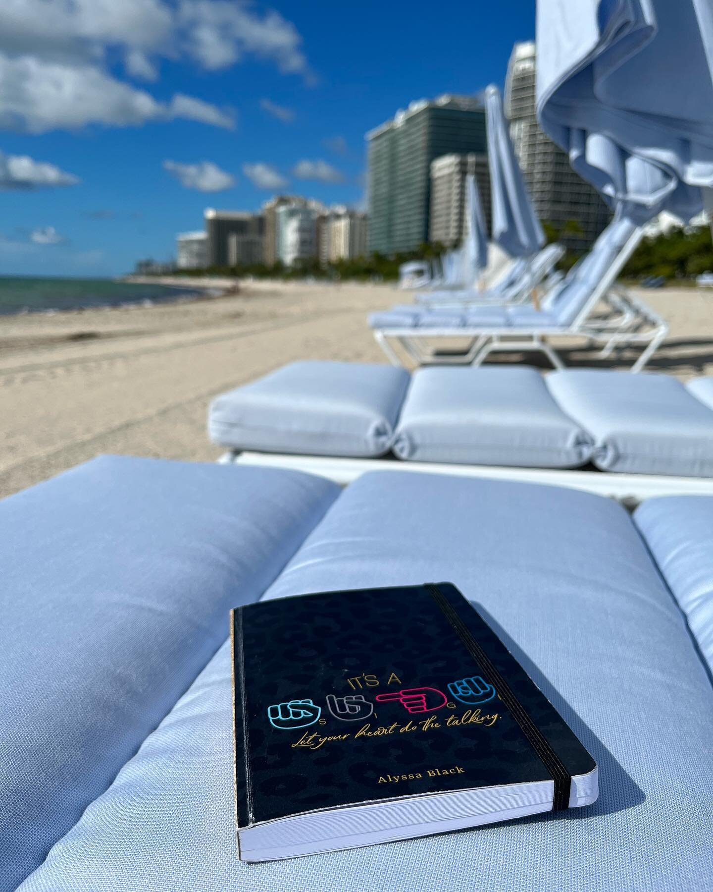 physically here, mentally on vacation ☀️🤟🏻🍹 halfway through the week people! You can do it! What brought you joy today?
.
.
.
#itsasign #asl #signlanguage #sign #gratitude #travel #traveling #journal #journaling #beach #joy