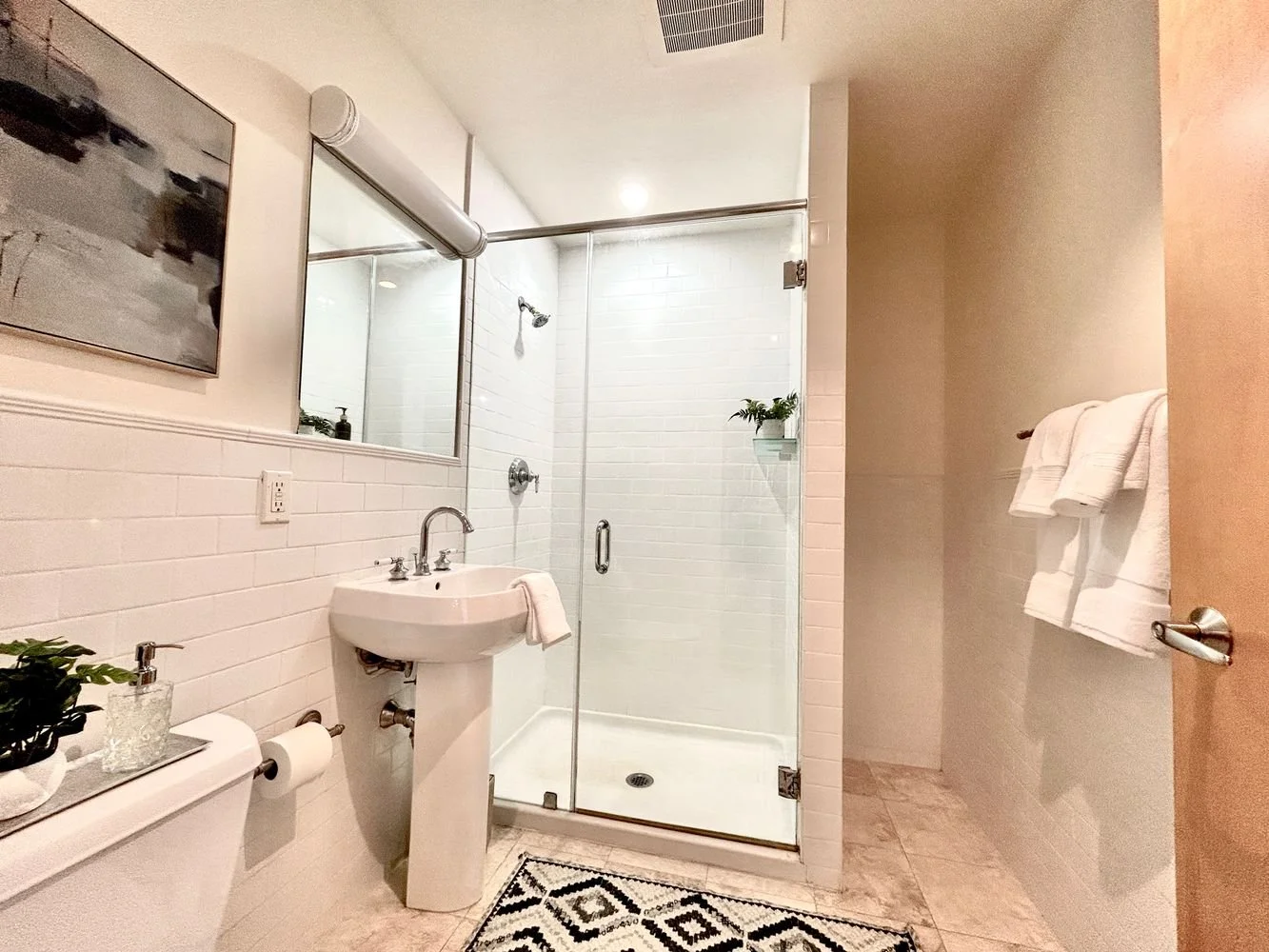 Secondary bath.jpg