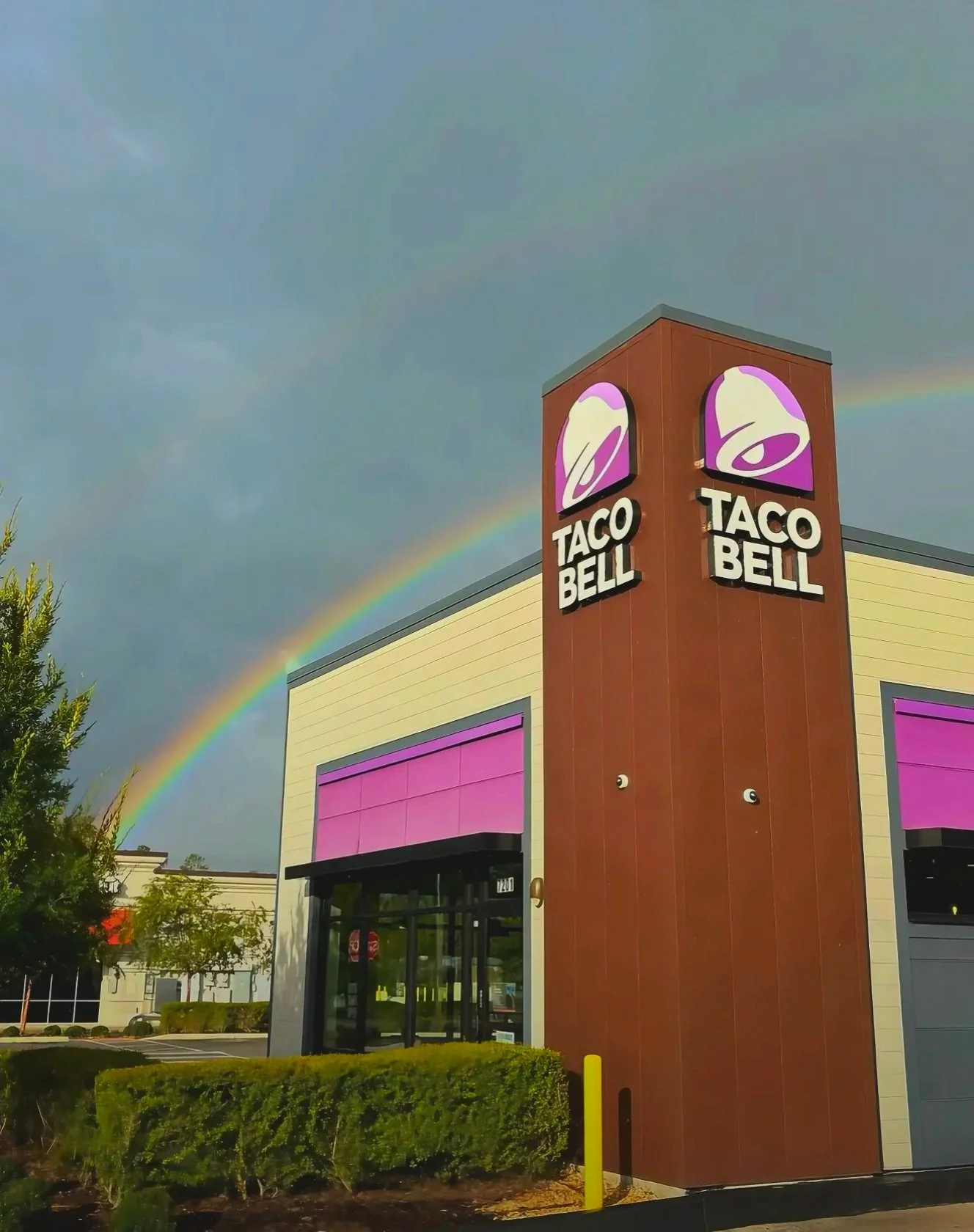 Storms don&rsquo;t last forever. 🌈
Sometimes the best views show up when you least expect them. Thanks to one of our team members for capturing this beautiful moment after today&rsquo;s rain.