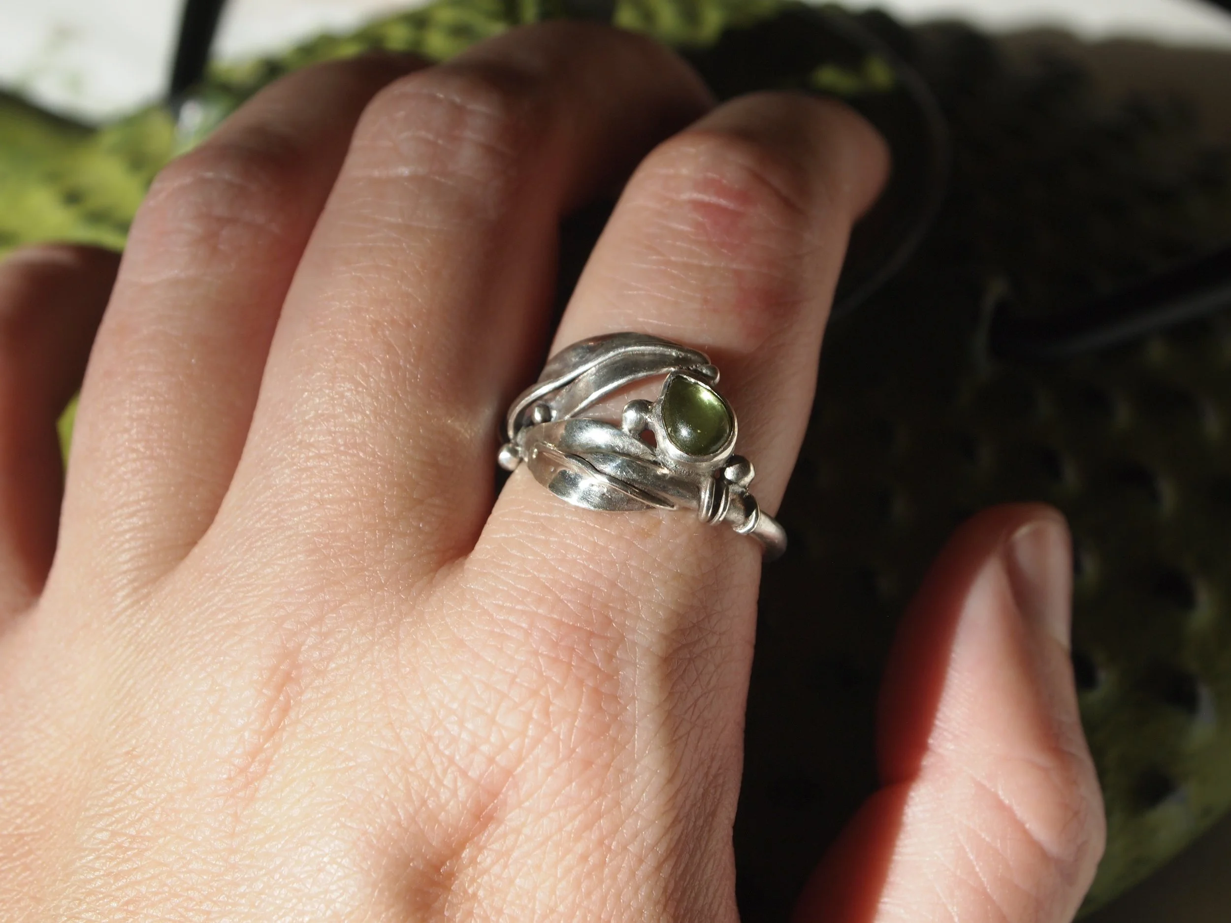 Silver salix peridot ring