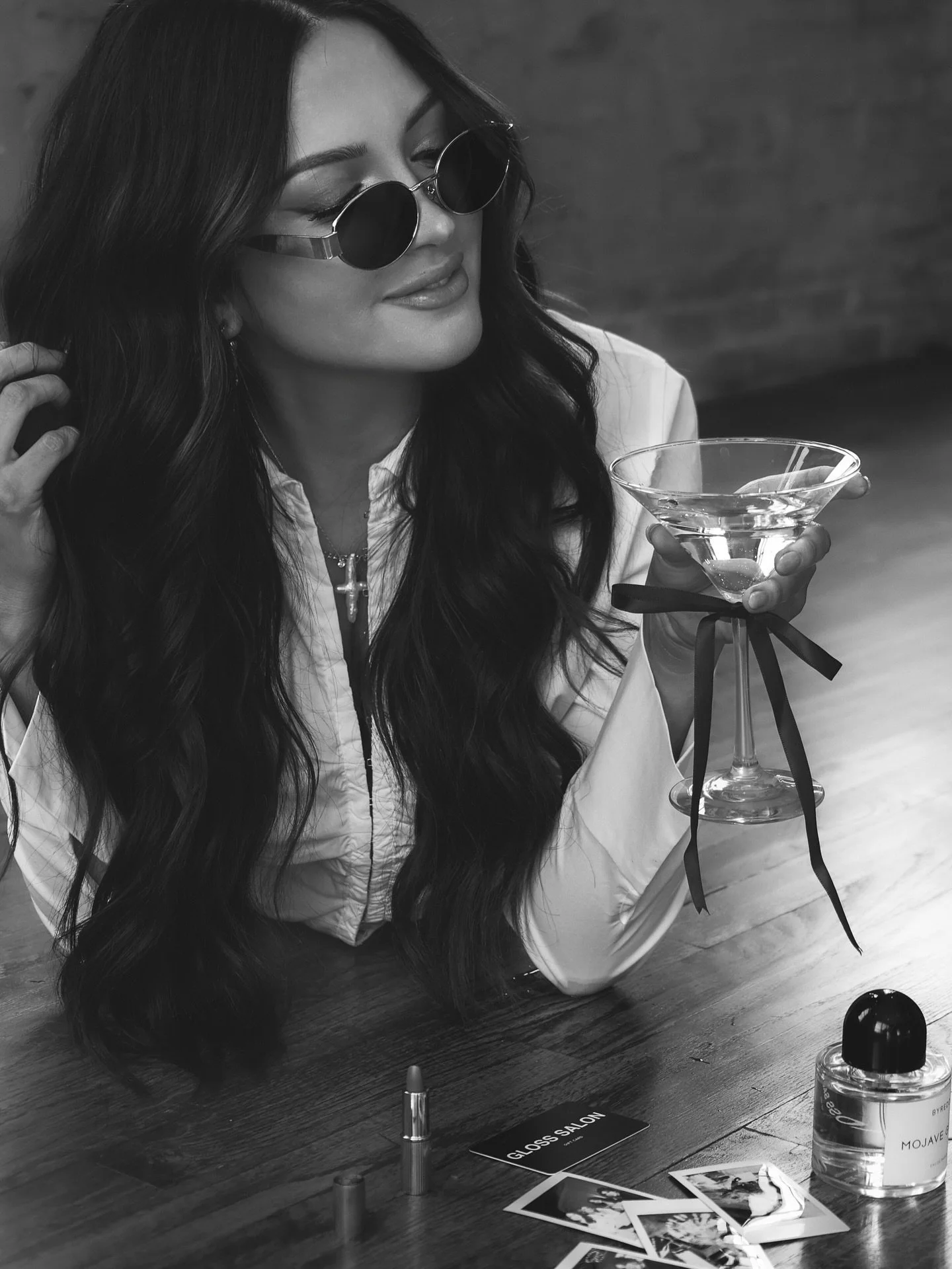 Just a girl with good hair and better taste 🍸