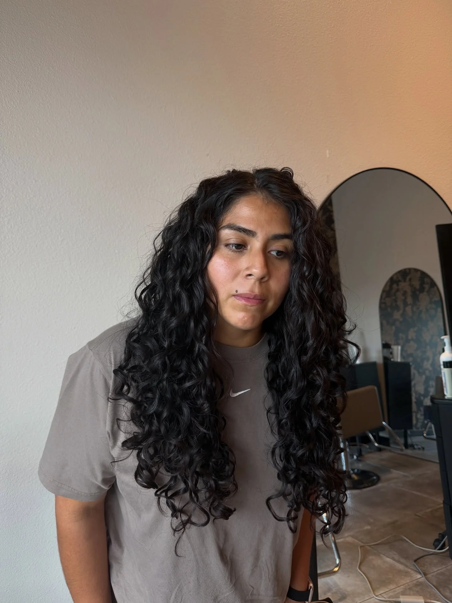 Proof that a lil curl health can still feel like a reset. ✂️✨
Healthy curls thrive on shape, moisture, and intention, not just length.