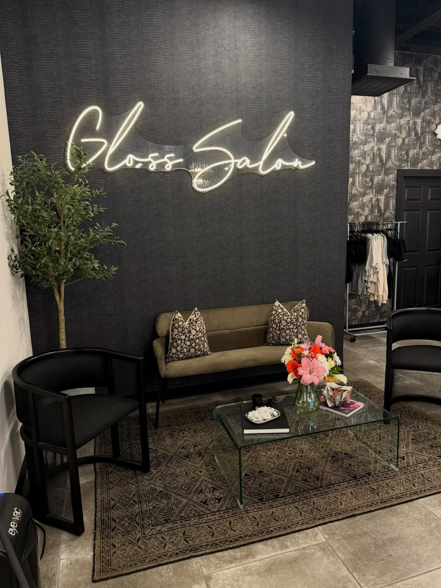 Lucky to work, create, and connect in a space that feels like home and thankful for those who make that freedom possible. ❤️🤍💙 Happy Veterans Day from our Gloss family to yours.