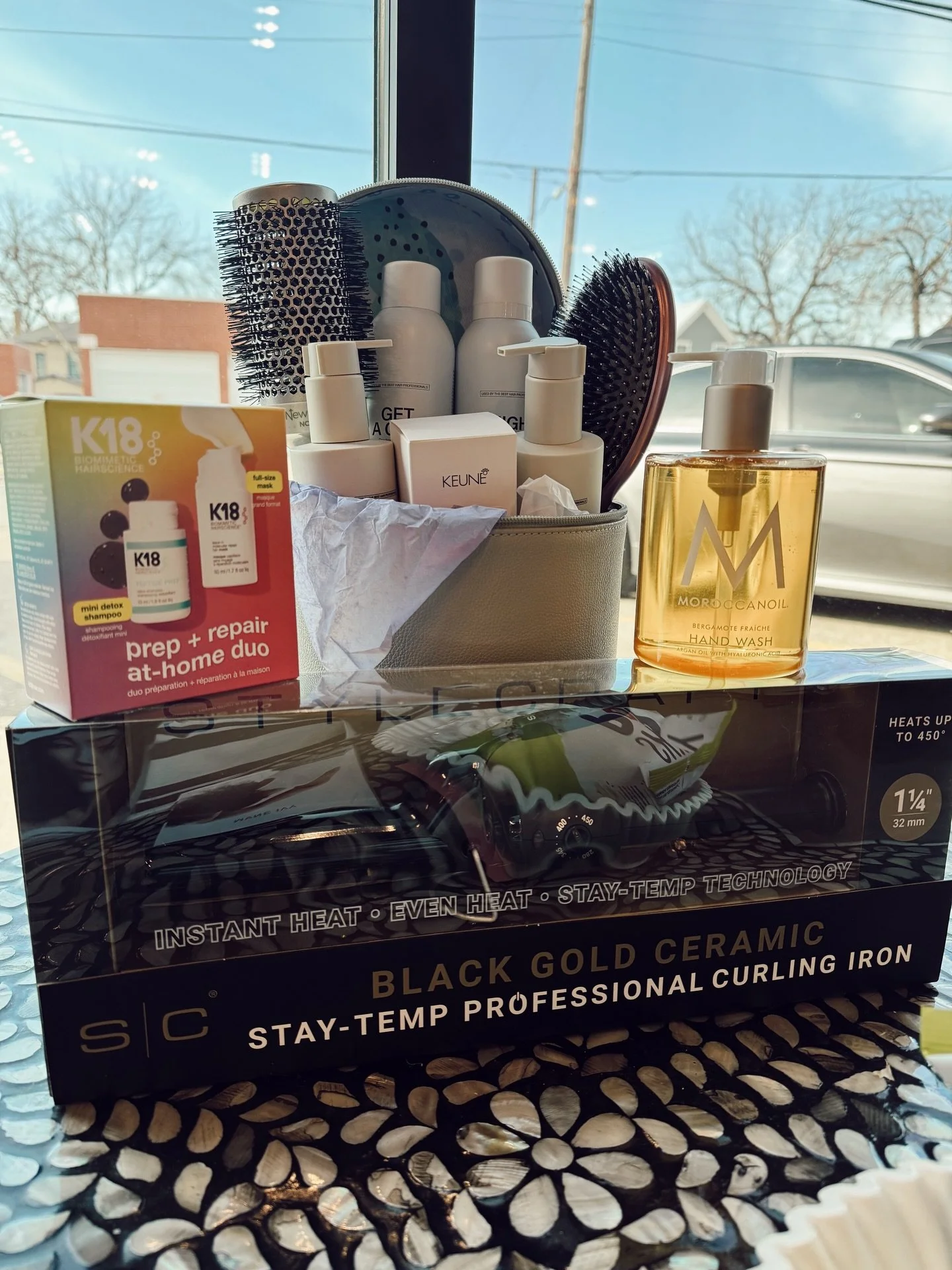 A little treat for your hair&hellip; and a chance to win 🫶🏼

Every product sold = raffle entry 🎟️
Stock up on your favorites and you&rsquo;re automatically entered to win this giveaway basket 🤍

Winner announced March 1st ✨
Good luck!!!