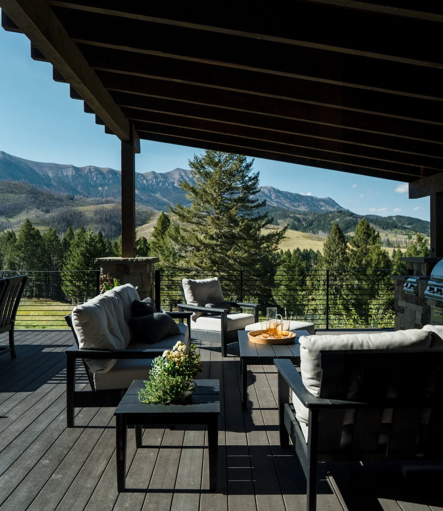 Spring is unfolding&hellip; and let&rsquo;s be honest ladies, we&rsquo;ve earned this! 

It&rsquo;s time to gather your girls, pour something cold, let the sun kiss your skin, and finally soak up that long-awaited dose of vitamin D. 

Doctor&rsquo;s 