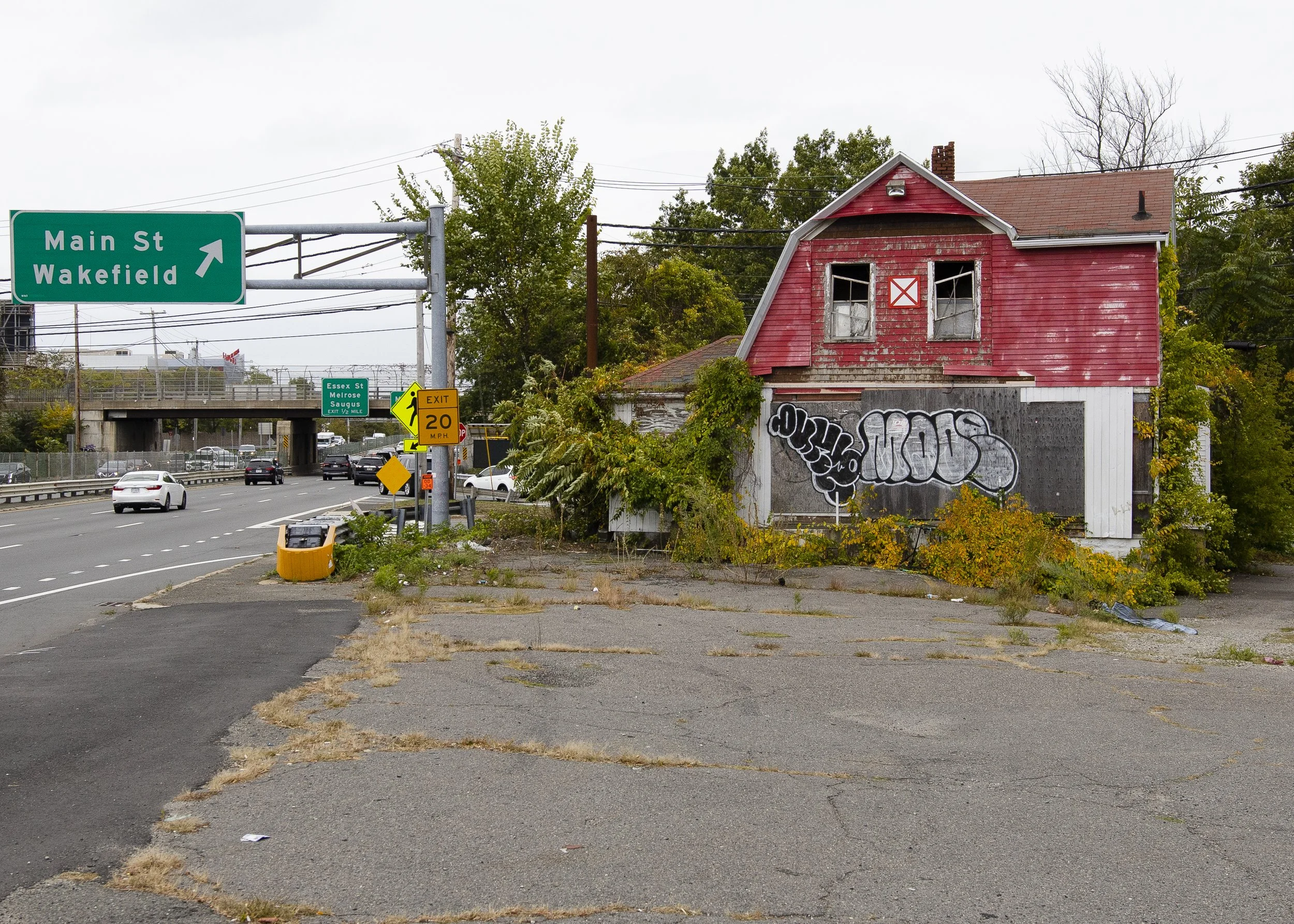 10_4_22_LRO_Saugus_Karlas_Shoes_Building_1 (1).jpg