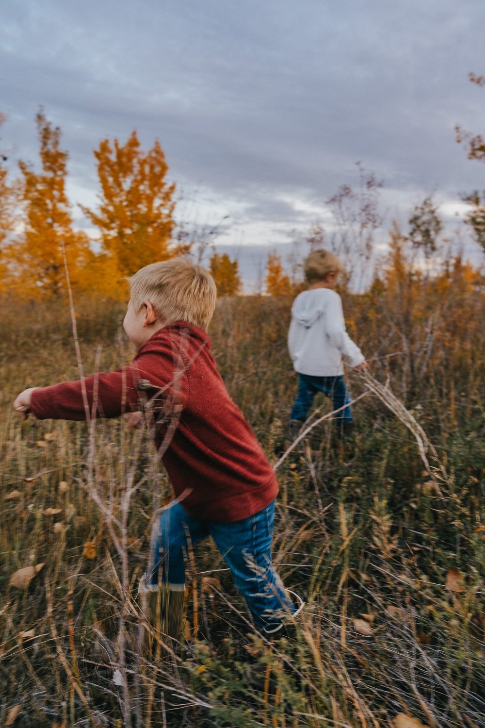 Peters Family’s Rolling Hills Reservoir Alberta Family Photos in the Fall-231002-036.jpg