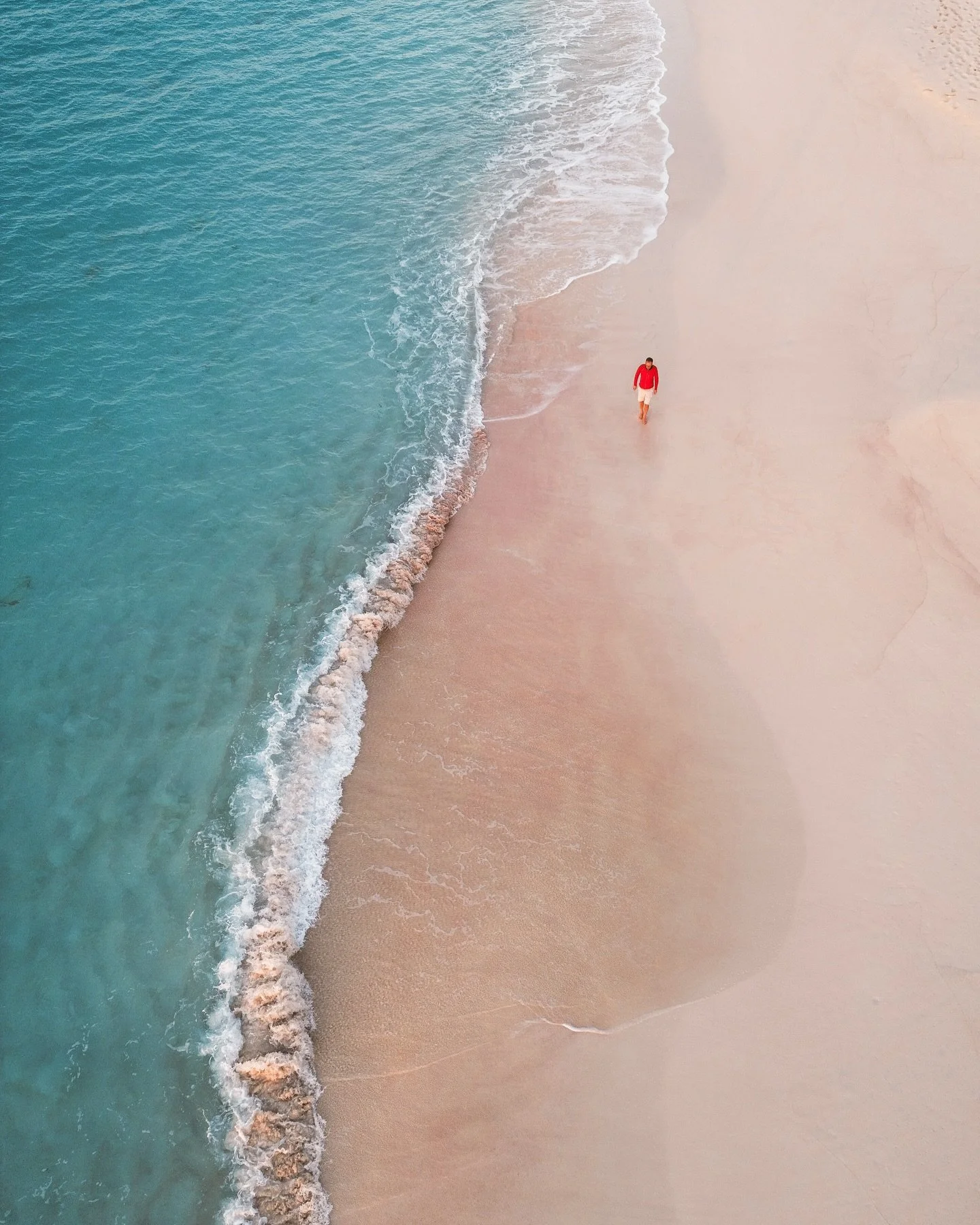 Beaches and stranded spaceships on Bermuda 🇧🇲
Which beach would you like to be stranded on?
&bull;&bull;&bull;
#visitbermuda #bermuda #bermudaisland #beachlovers #spaceship #djiglobal #dronephotography #mavicpro #canoncamera #frederikjjacobs