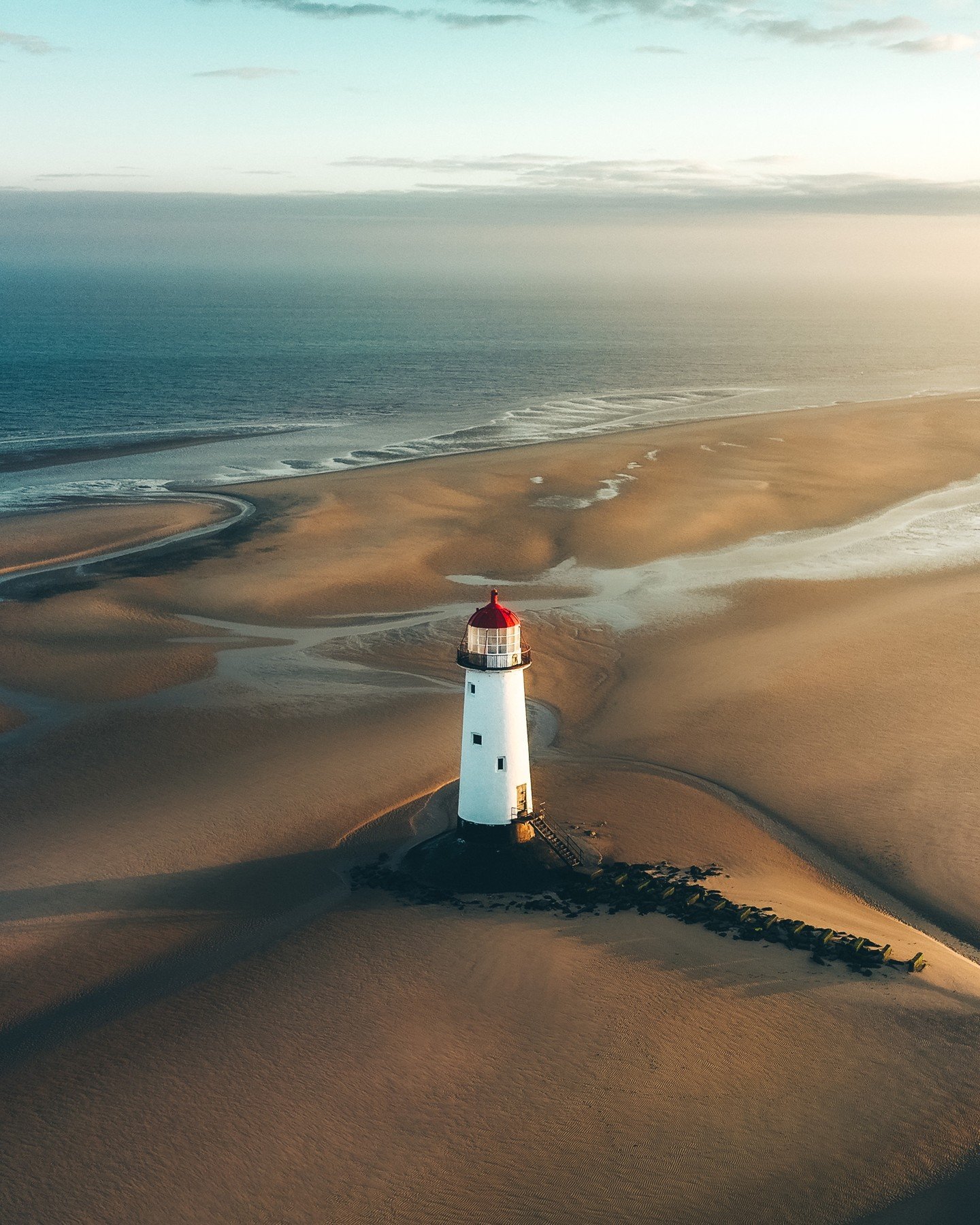 When the morning sunlight spreads its golden light and brings warmth even on the coldest of winter mornings.
-
#frederikjjacobs 
.
.
.
#yourbritain
#yourcountryside
#unlimitedbritain
#britainoutdoors
#landscapes_of_britain 
#landscape_captures
#north