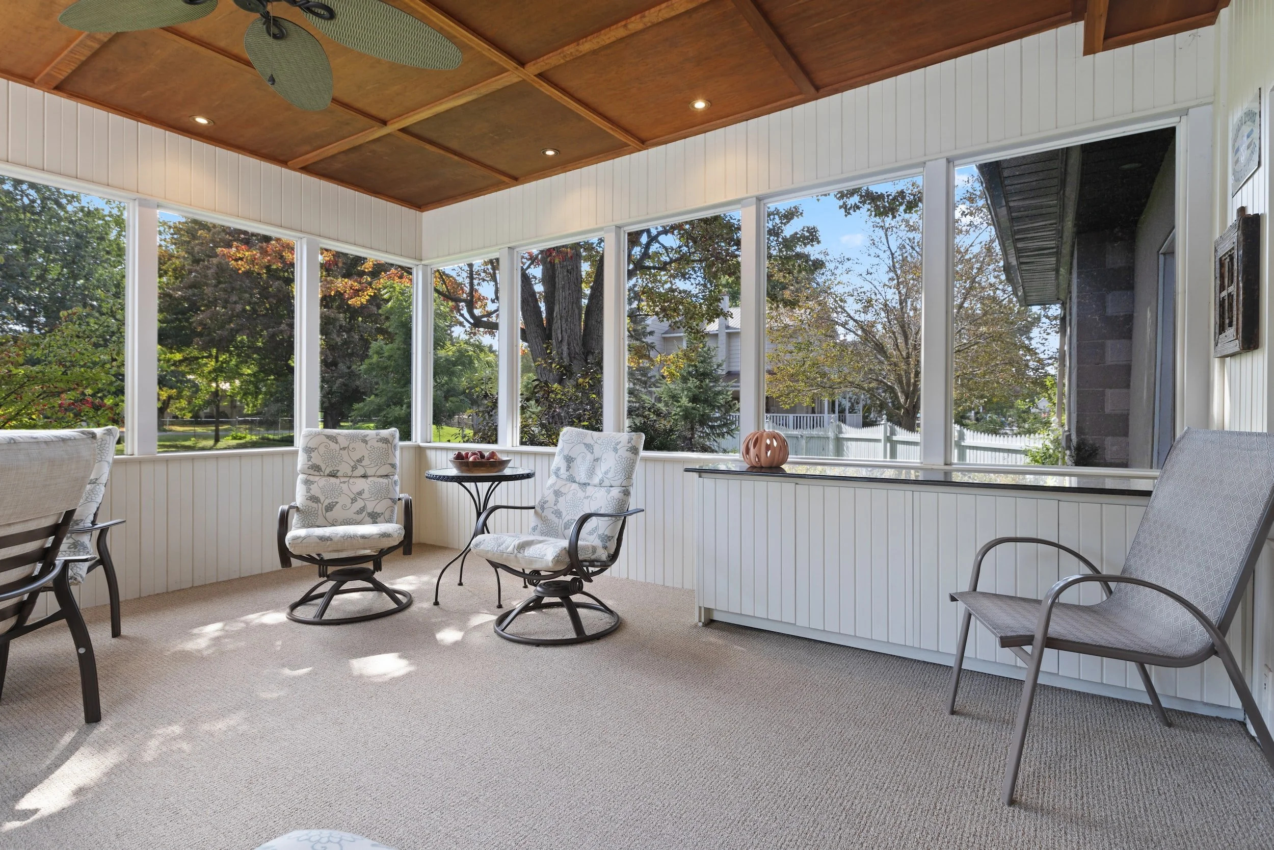 5 Budget Decorating Ideas for Your New Sunroom