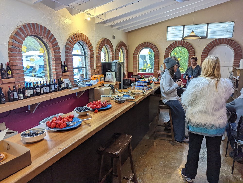 Indoor lounge and breakfast bar