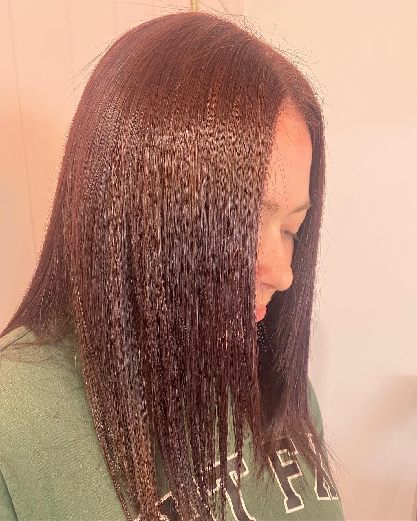Life is too short to have boring hair&hellip; 💁&zwj;♀️ brighter red for beautiful Katelyn. Everyone seems to be going lighter for summer but don&rsquo;t underestimate the power of a brunette 🔥 🔥 🔥 

#brunette #red #redhead #aesthete #aesthetehair
