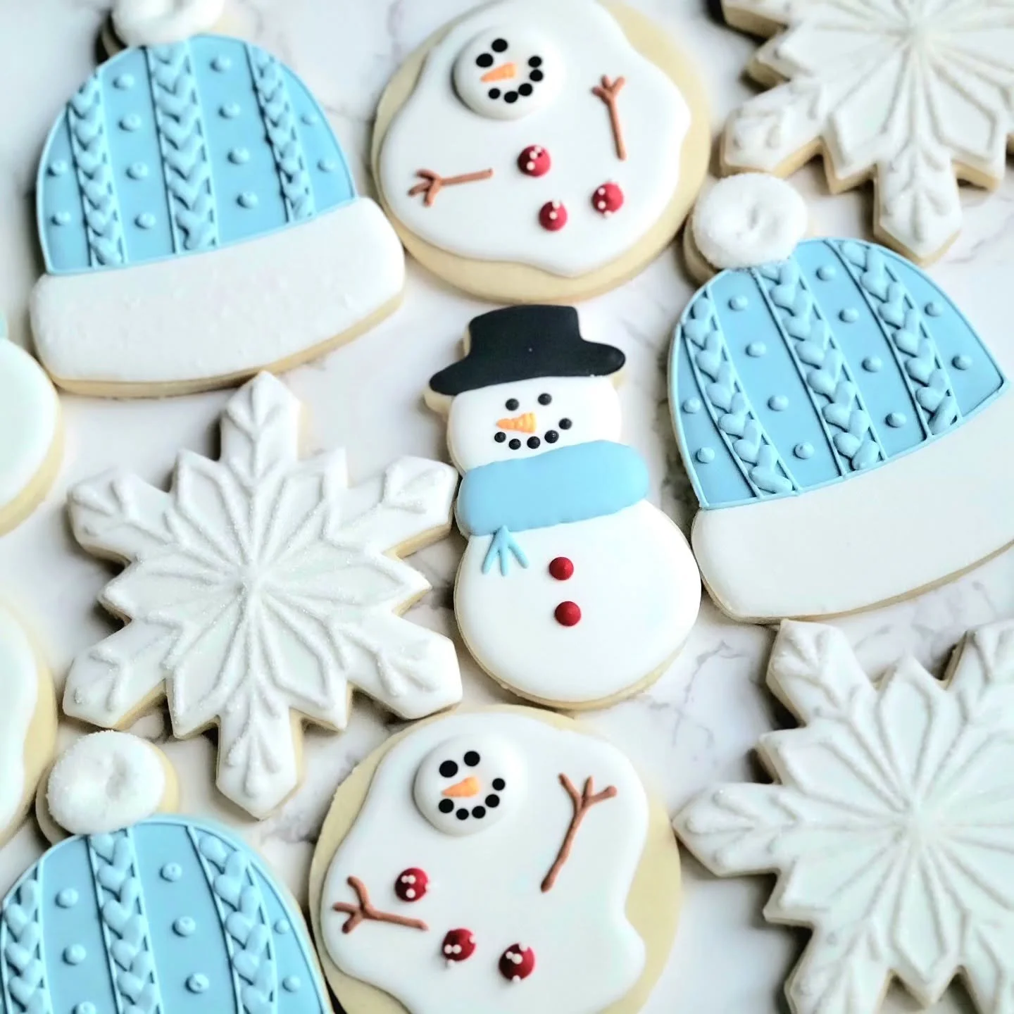 I've been loving the cooler weather we've been having lately so I thought I'd share this set from 2023 - can't believe I slept on posting these cuties!
.
.
.
#homemade #baking #sugarcookies #royalicing  #cookies #cookiesofinstagram #decoratedcookies 