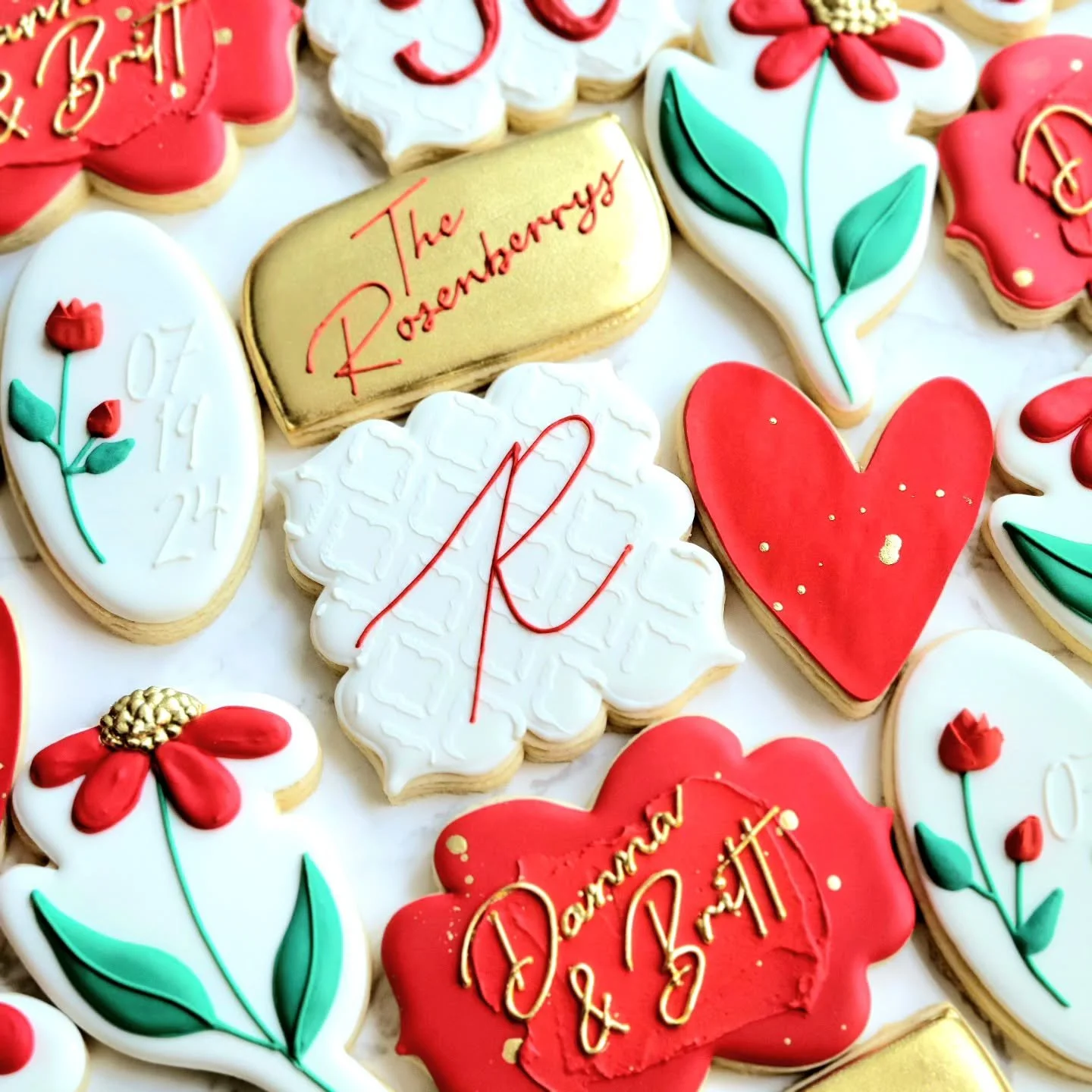 A nice, classic wedding set!
.
.
.
#homemade #baking #sugarcookies #royalicing  #cookies #cookiesofinstagram #decoratedcookies #dessertsofig #cookiesofig #edibleart #weddingcookies #birthdaycookies #bridalshowercookies #babyshowercookies #novamoms #n