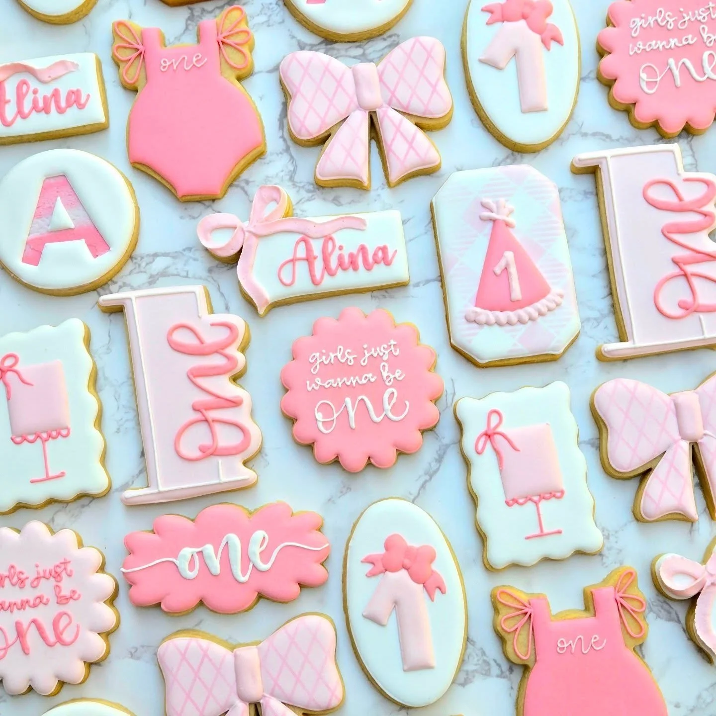 Girls just wanna be one 🎀
.
.
.
#homemade #baking #sugarcookies #royalicing  #cookies #cookiesofinstagram #decoratedcookies #dessertsofig #cookiesofig #edibleart #weddingcookies #birthdaycookies #bridalshowercookies #babyshowercookies #novamoms #nov