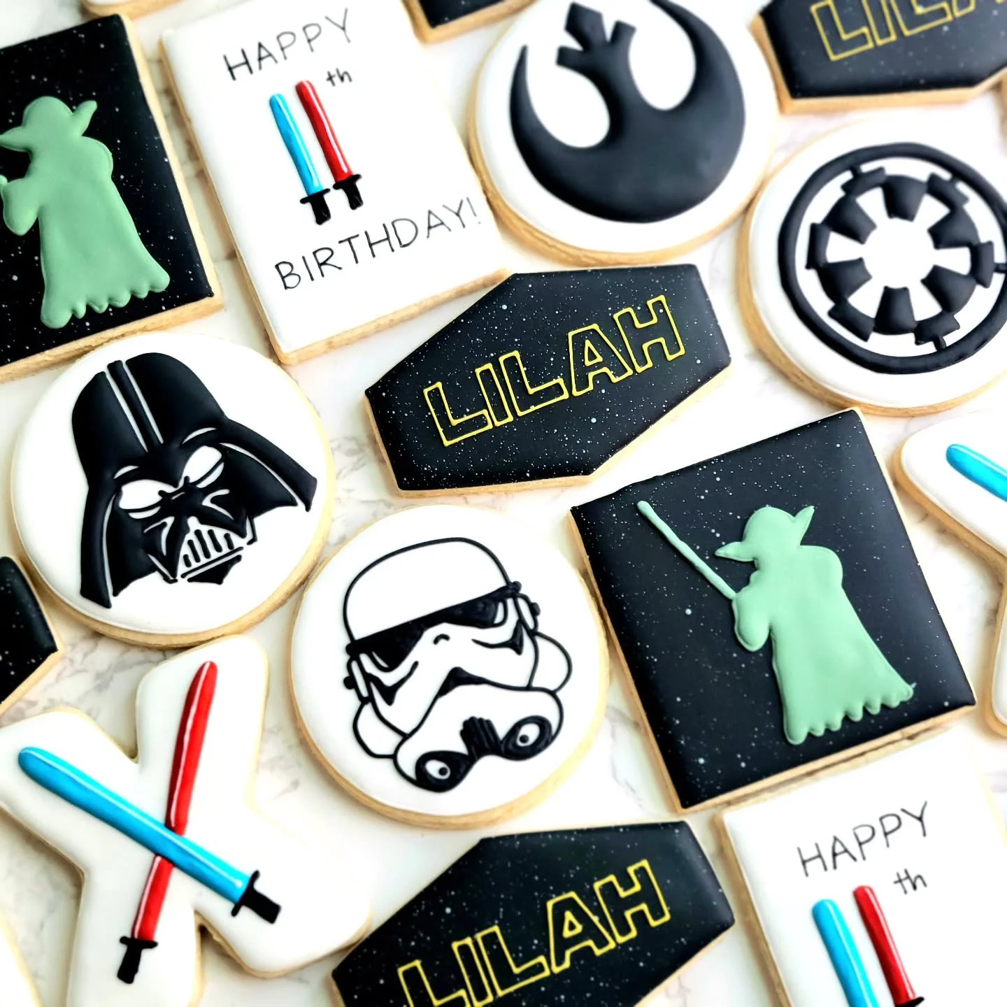 I've got another Star Wars order coming up so I figured it was time to finally share this set from a few years back!
.
.
.
#homemade #baking #sugarcookies #cookies #starwarscookies
