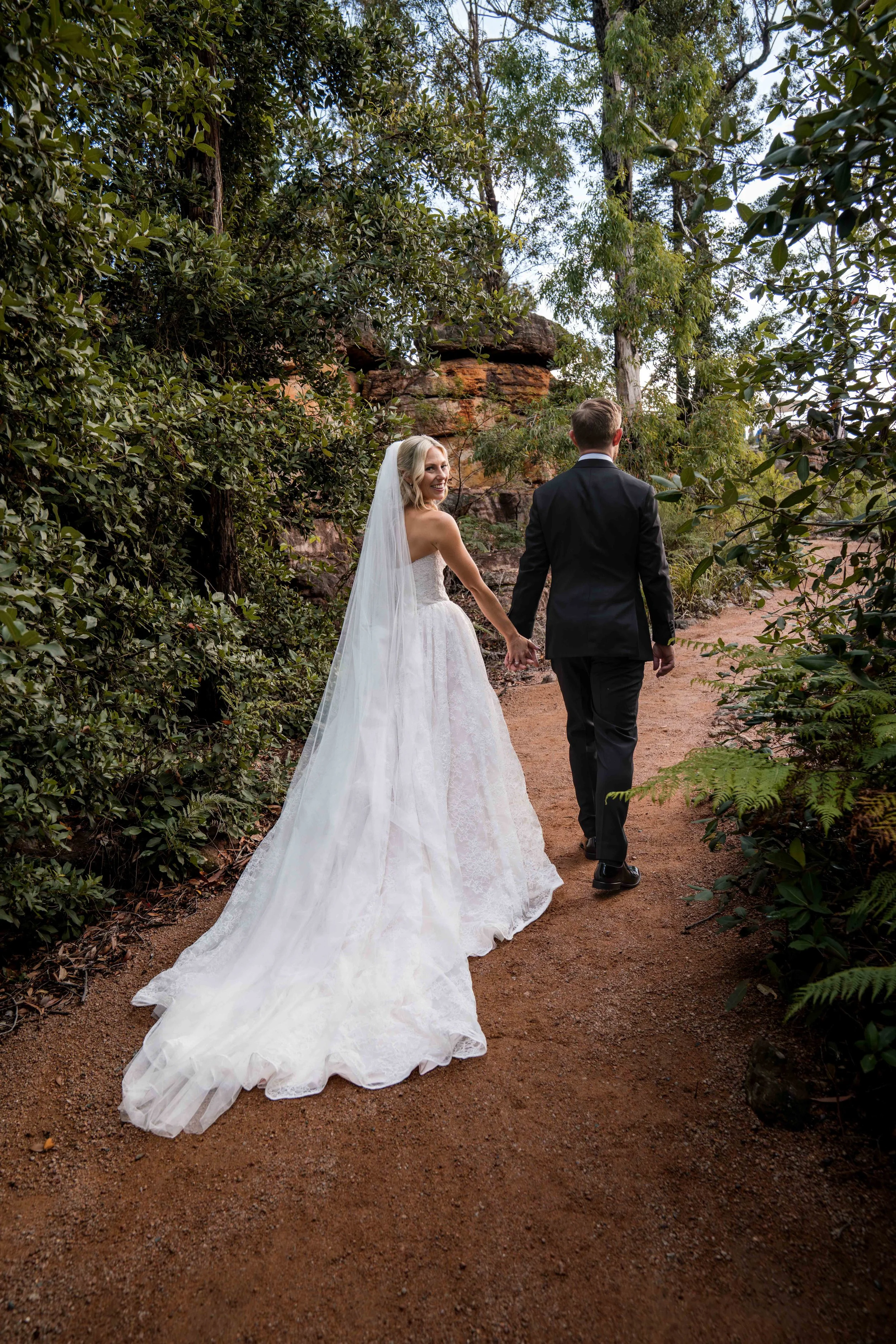Hannah and Rohan’s three-day Kangaroo Valley wedding at Kangaroo Valley Bush Retreat, featuring an intimate ceremony at the iconic Rock Cathedral. A beautiful Southern Highlands wedding celebration surrounded by family, friends and the Australian bus