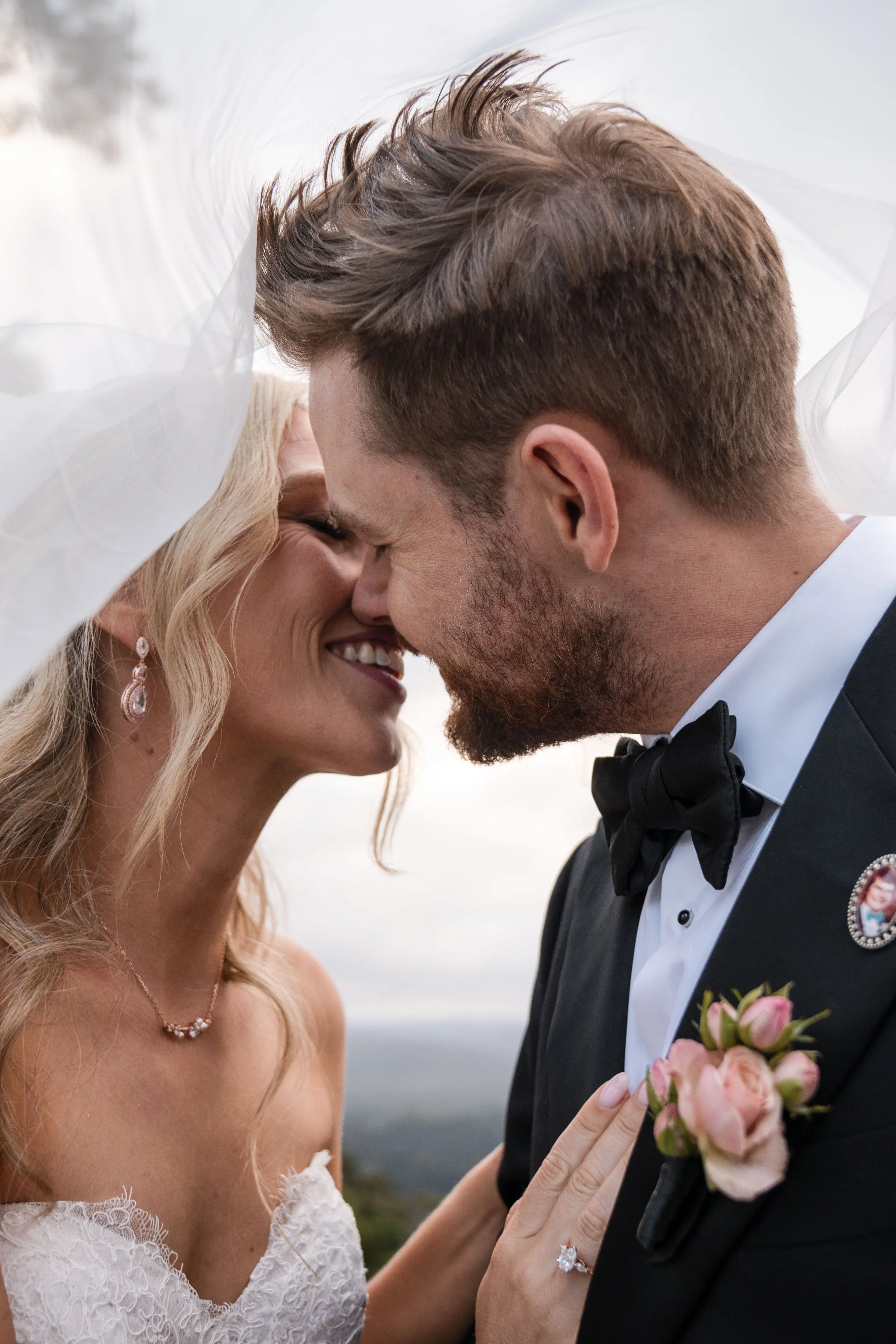 Hannah and Rohan’s three-day Kangaroo Valley wedding at Kangaroo Valley Bush Retreat, featuring an intimate ceremony at the iconic Rock Cathedral. A beautiful Southern Highlands wedding celebration surrounded by family, friends and the Australian bus