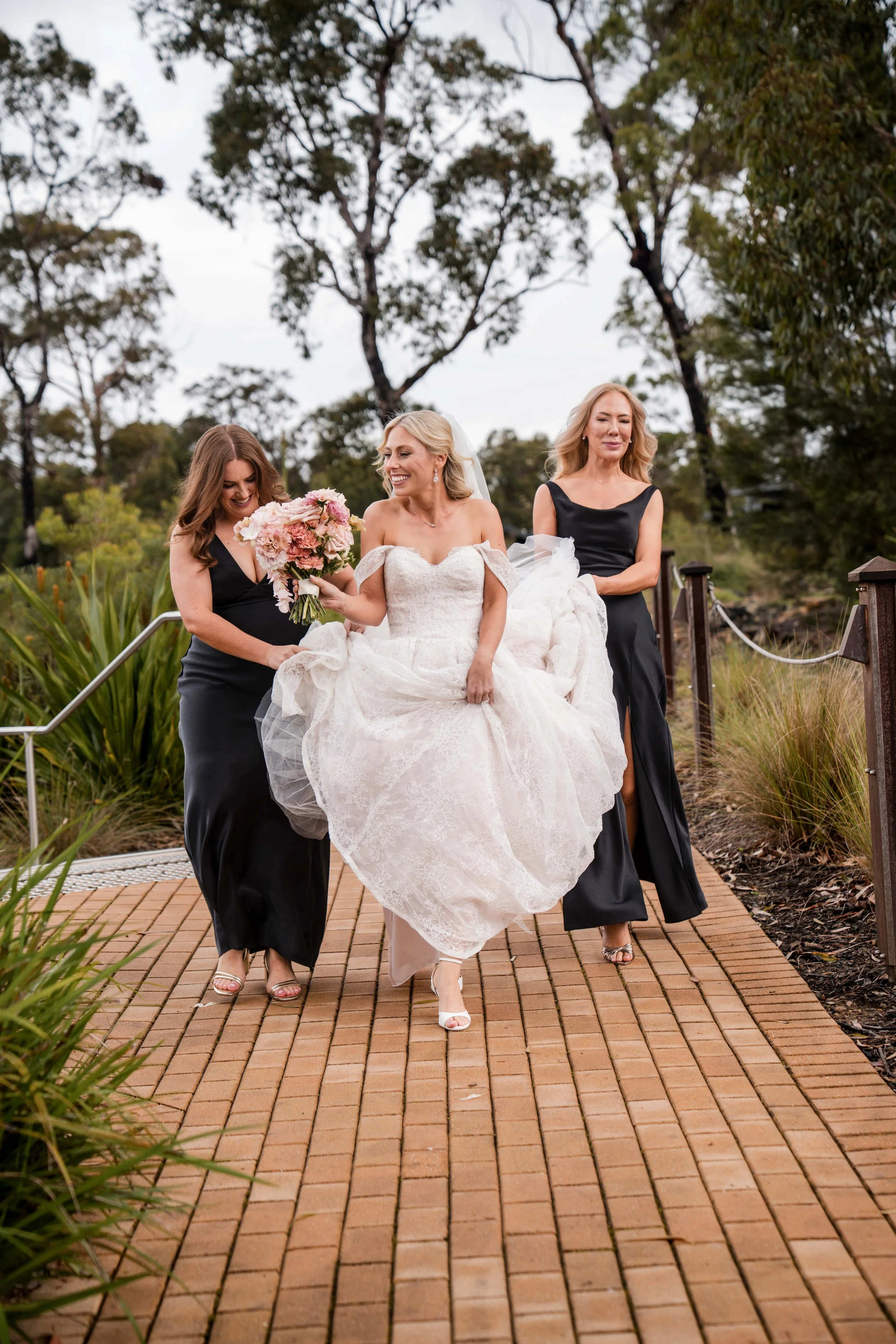 Hannah and Rohan’s three-day Kangaroo Valley wedding at Kangaroo Valley Bush Retreat, featuring an intimate ceremony at the iconic Rock Cathedral. A beautiful Southern Highlands wedding celebration surrounded by family, friends and the Australian bus