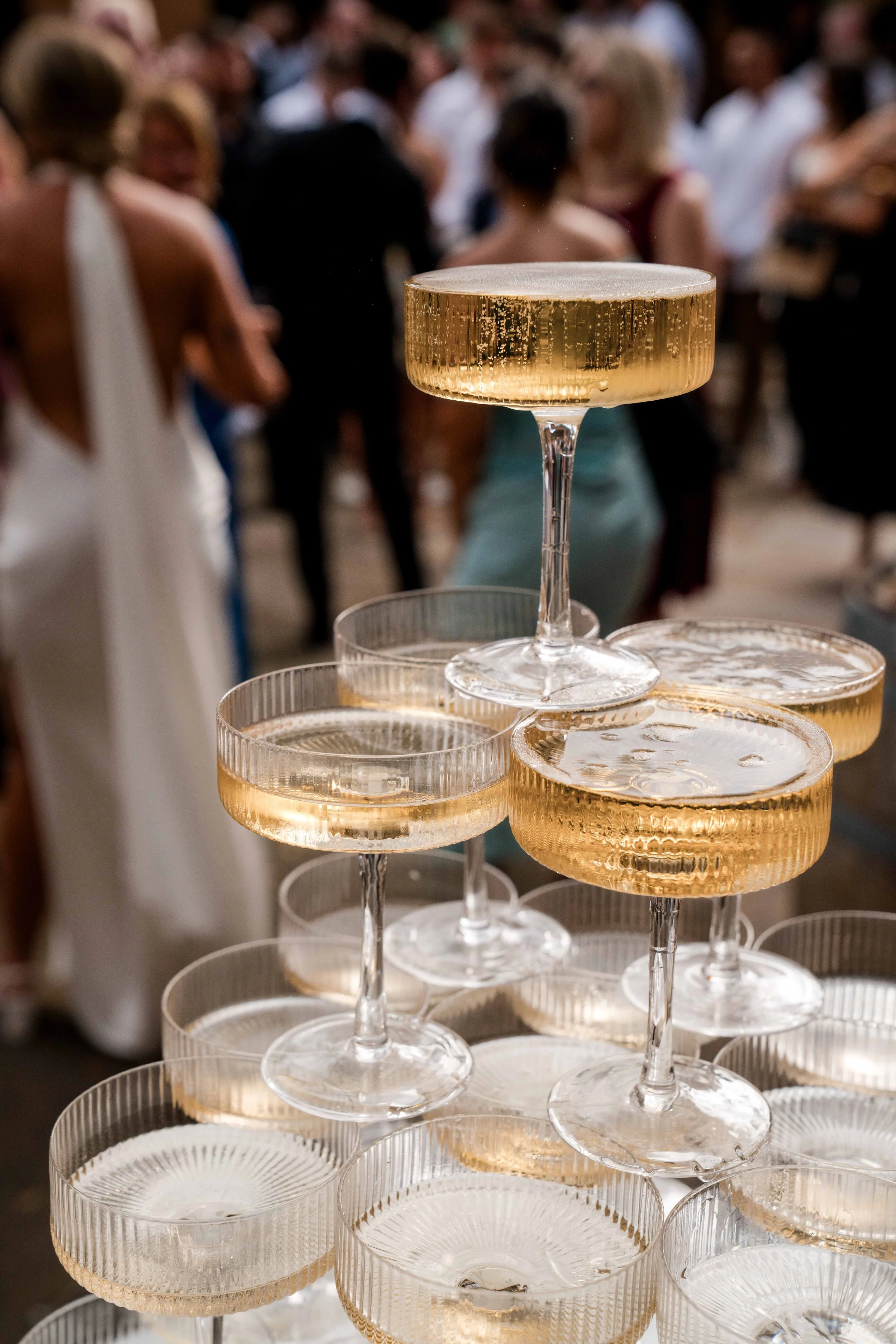 A dreamy Coogee Beach ceremony to a reception at the historic Victoria Barracks, Abbey and Joe’s day was the perfect blend of relaxed coastal vibes and timeless style. A white convertible Mustang added a touch of old-school cool to their portraits ef