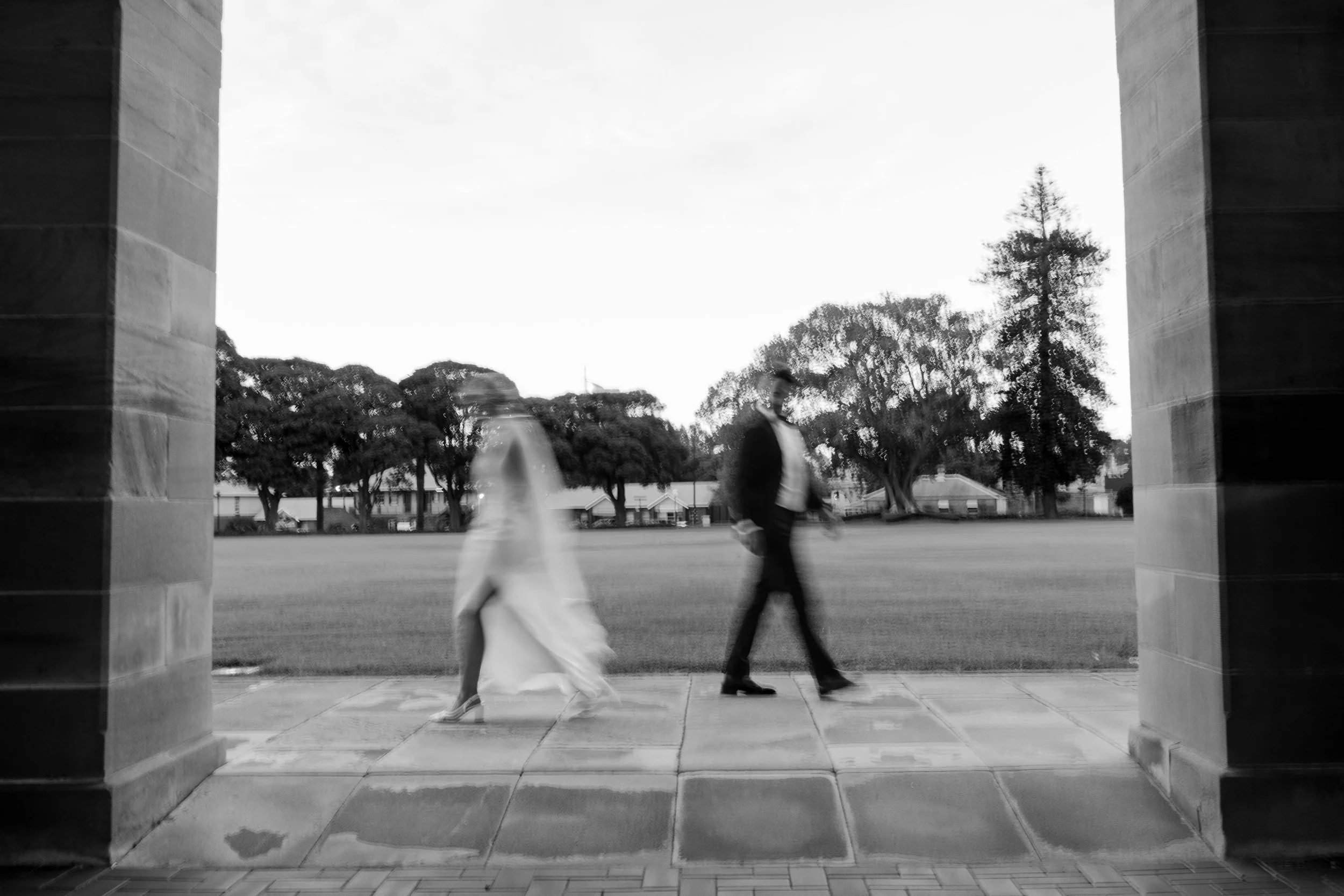 A dreamy Coogee Beach ceremony to a reception at the historic Victoria Barracks, Abbey and Joe’s day was the perfect blend of relaxed coastal vibes and timeless style. A white convertible Mustang added a touch of old-school cool to their portraits ef