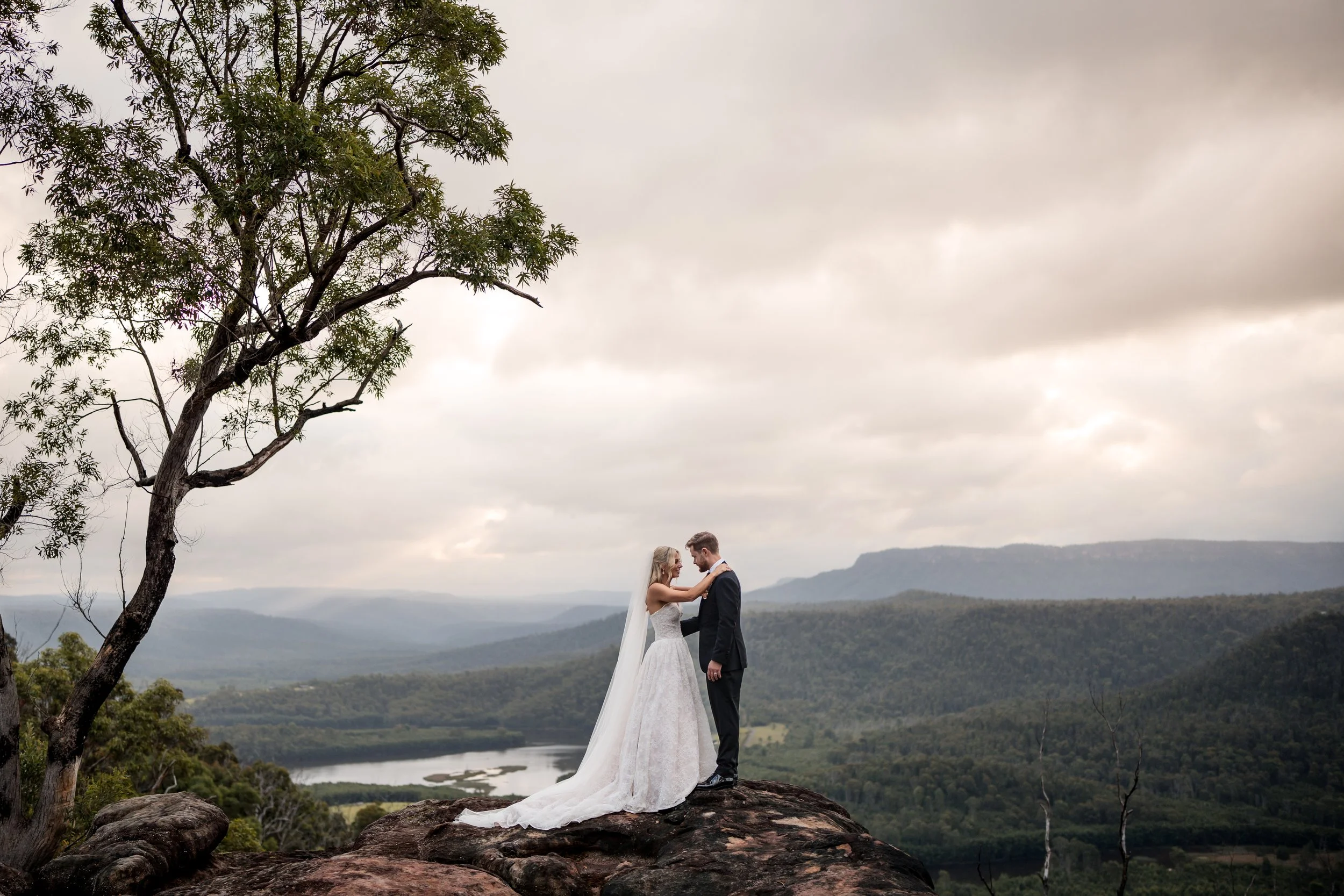 Hannah and Rohan’s three-day Kangaroo Valley wedding at Kangaroo Valley Bush Retreat, featuring an intimate ceremony at the iconic Rock Cathedral. A beautiful Southern Highlands wedding celebration surrounded by family, friends and the Australian bus