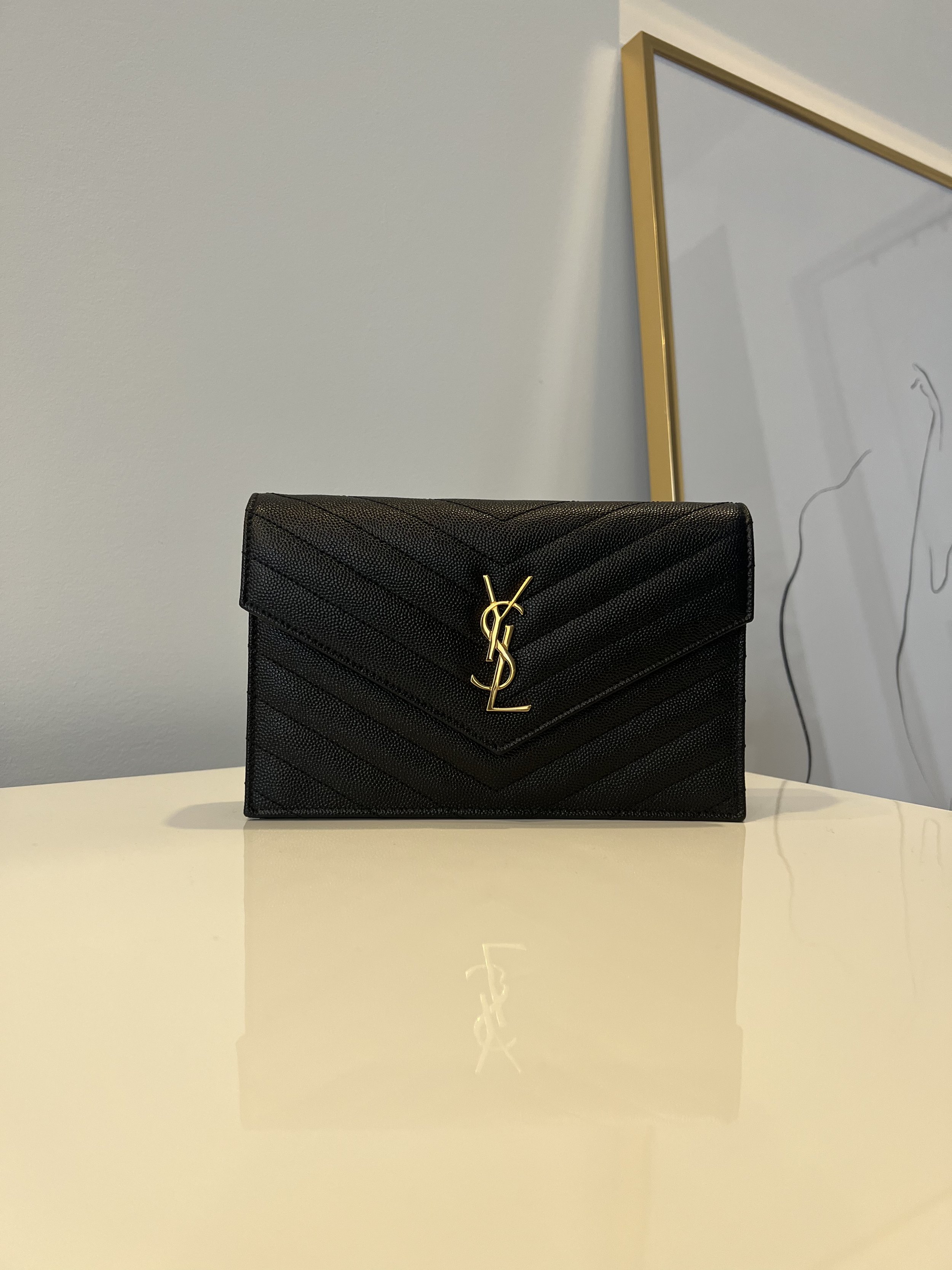 YSL pouch/ Saint Laurent clutch review. What fits inside? The one clutch bag  you need? 