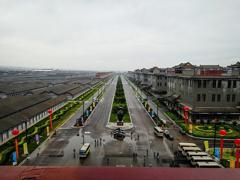 Baijiu Blick über Xinghuacun, Brennerei für Fenjiu (Leichtaroma).jpg