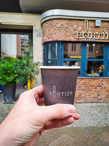 Portier 4 Berlin Cafe.jpg