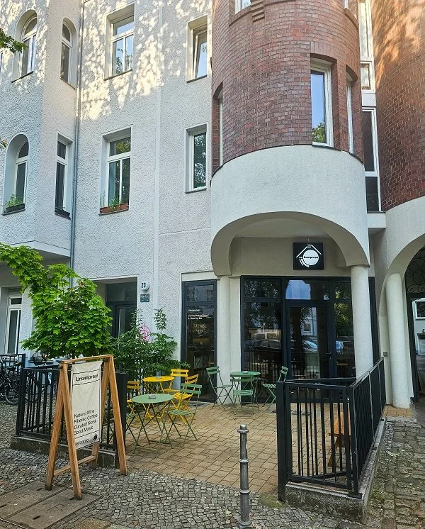 Unkompress 2 Berlin Cafe.jpg