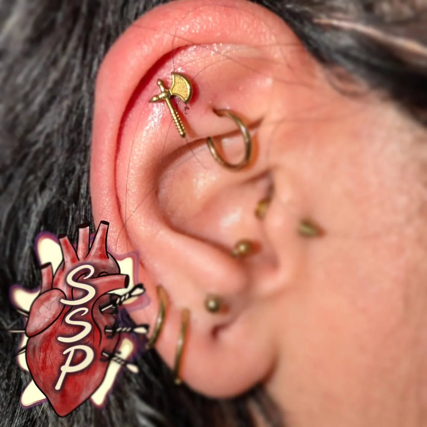 Added this sick anodized battle axe for this new flat piercings. Love that these are becoming more popular, you can do so many cool things with this spot. 

If you're interested in coming in for a piercing. There is no appointment needed, you can jus