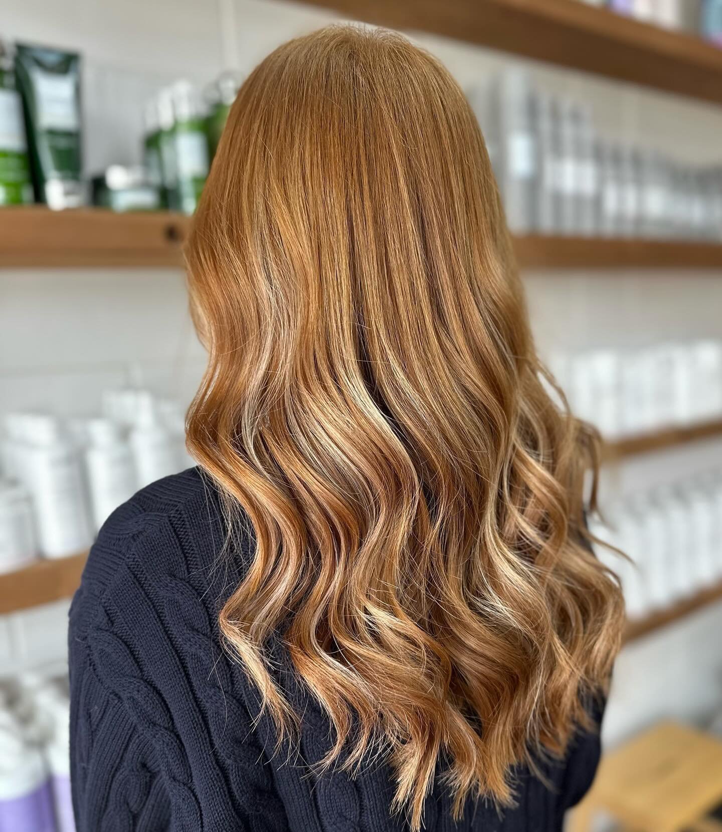 Enhancing an already stunning natural colour with a few pops of blonde! This colour will wear beautifully with no harsh regrowth 🧡