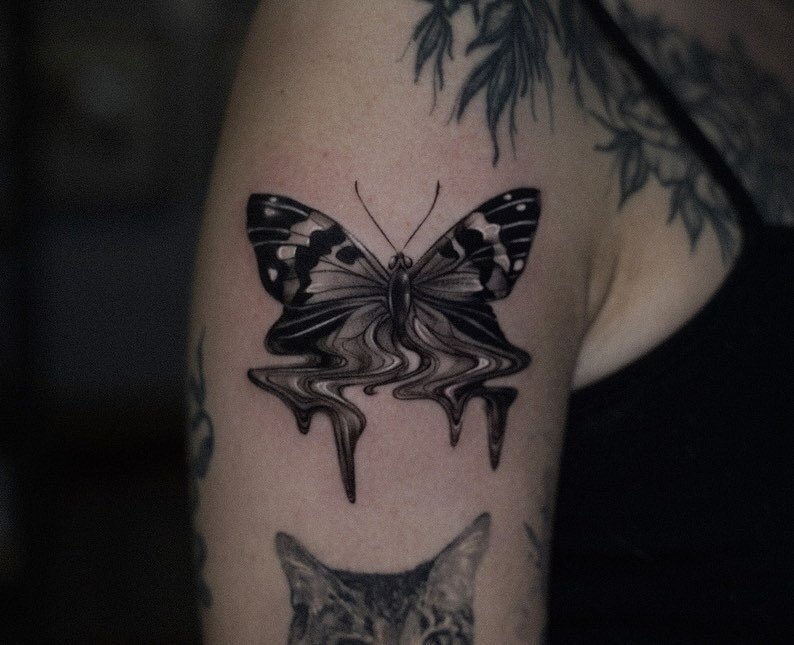 Another surreal butterfly from my flash! Plus a bonus pic of her healed cat portraits that we did last year :) 
|
|
|
|
|
#butterflytattoo #insecttattoo #blackandgreytattoo #mothtattoo #tattooidea #tattoodesign #surrealism #surrealtattoo #temeculatat