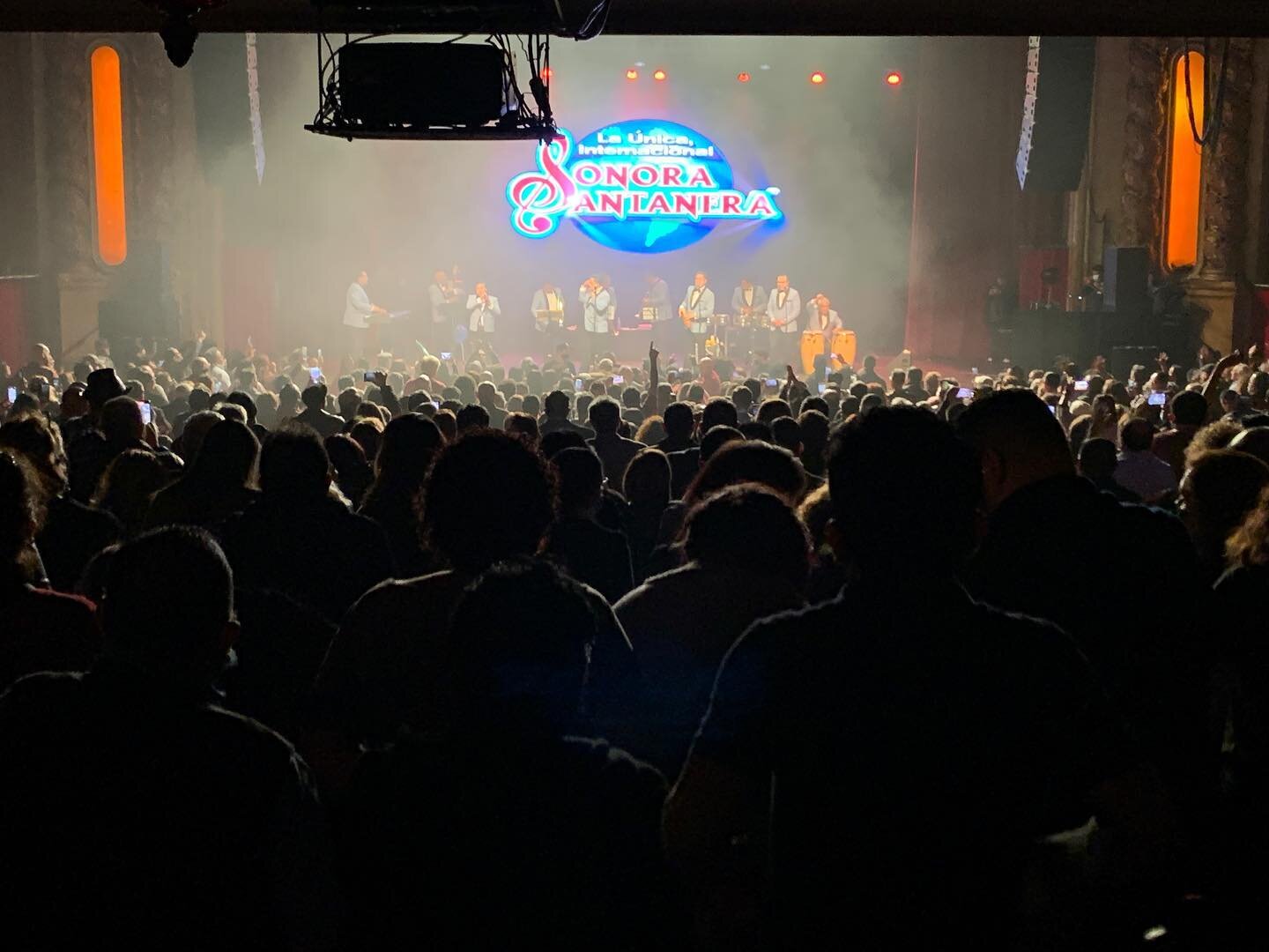 Despu&eacute;s de muchos a&ntilde;os, @santaneramx piso escenario en #Chicago y fue una noche inolvidable. Los que estuvieron lo saben! lo saben! Gracias especiales a @jesusramossinger_ y @lilialaireoficial.