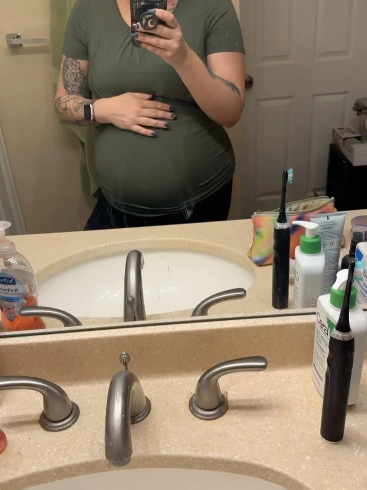 This right here is the mind fuck for me when it comes to postpartum - 

What do you mean this was 6:19am two weeks ago and now two weeks later the bump is practically gone and the baby is nearly 2 weeks old?

What do you mean I went from pregnant to 