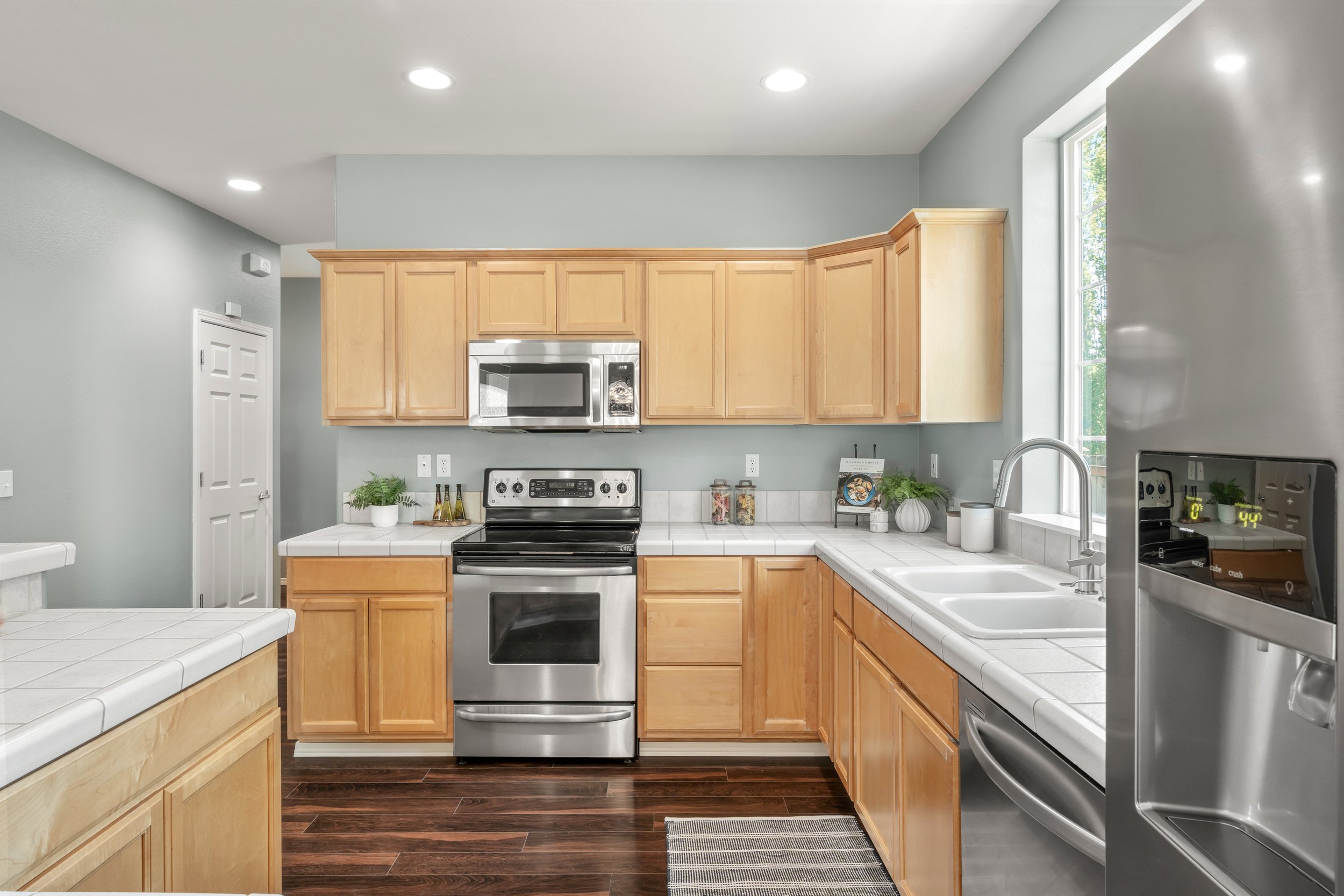 Interiors - MLS RES (10).jpg
