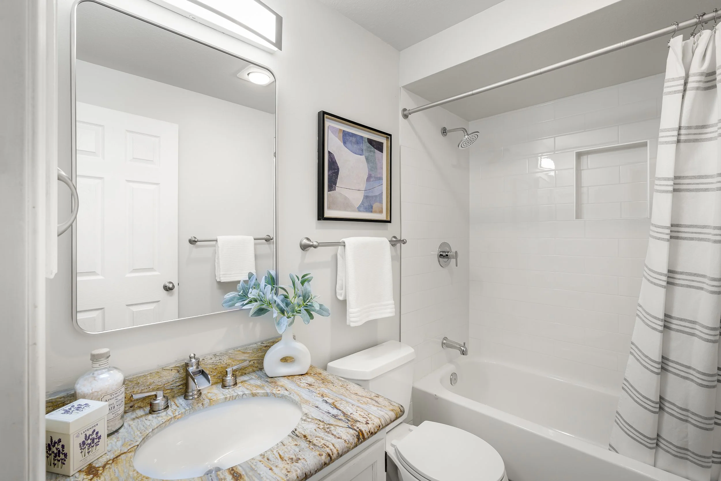 Interior - MLS RES (23).jpg