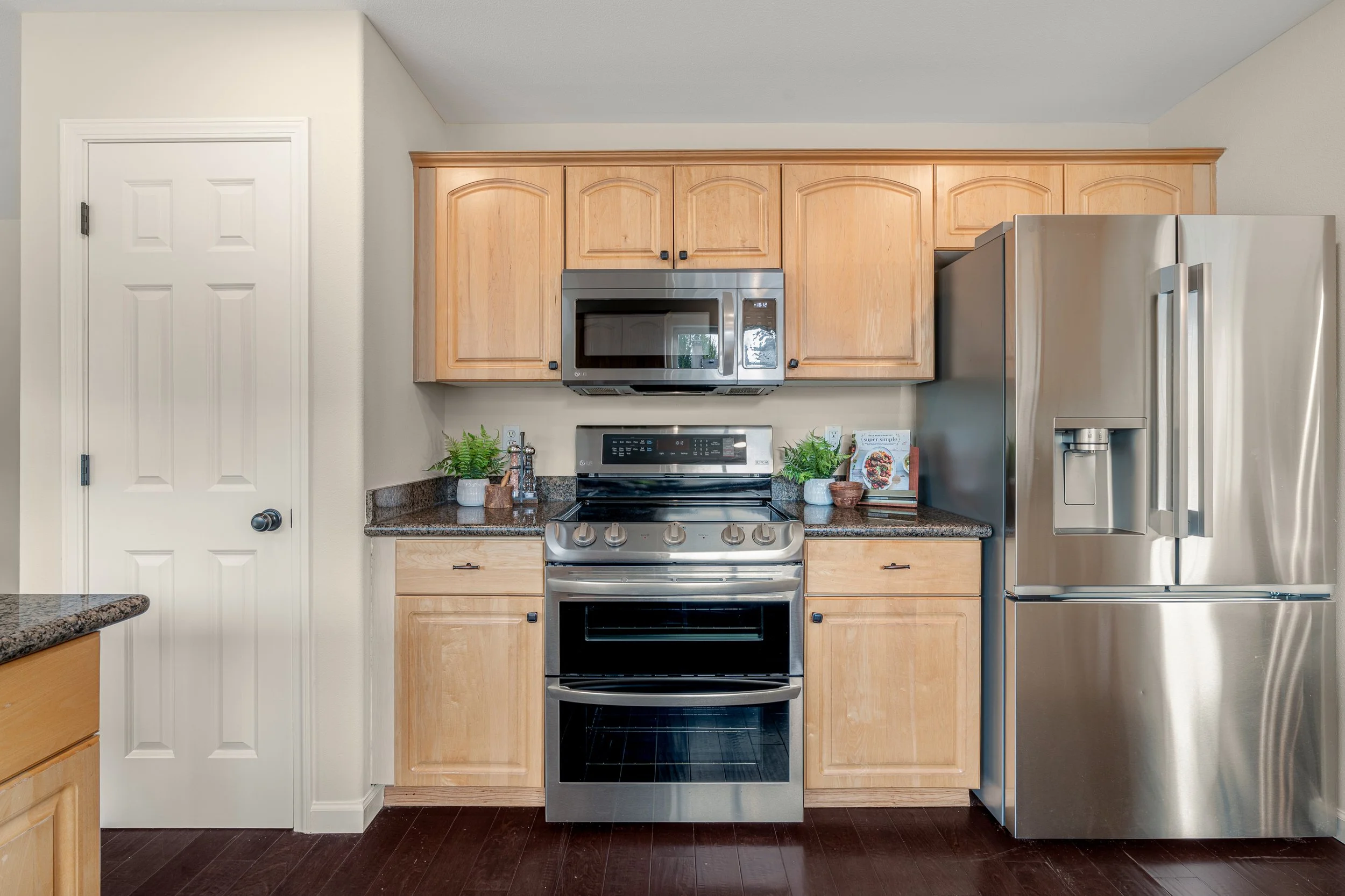 Interiors- MLS RES (9).jpg