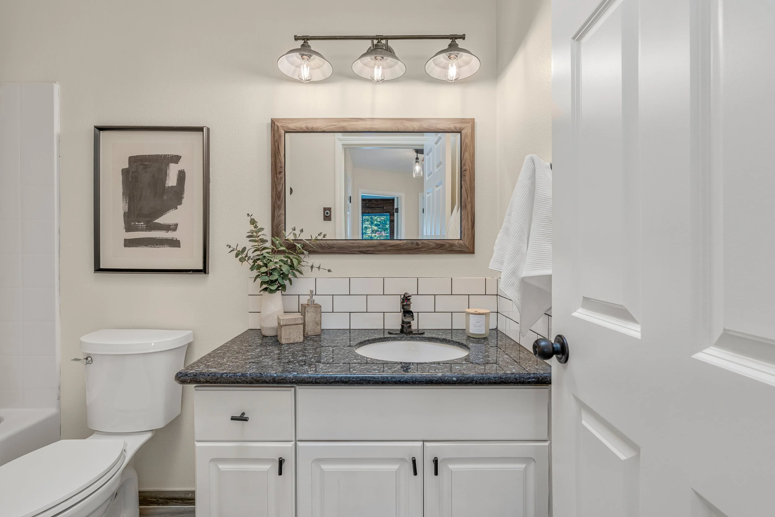 Interiors- MLS RES (19).jpg
