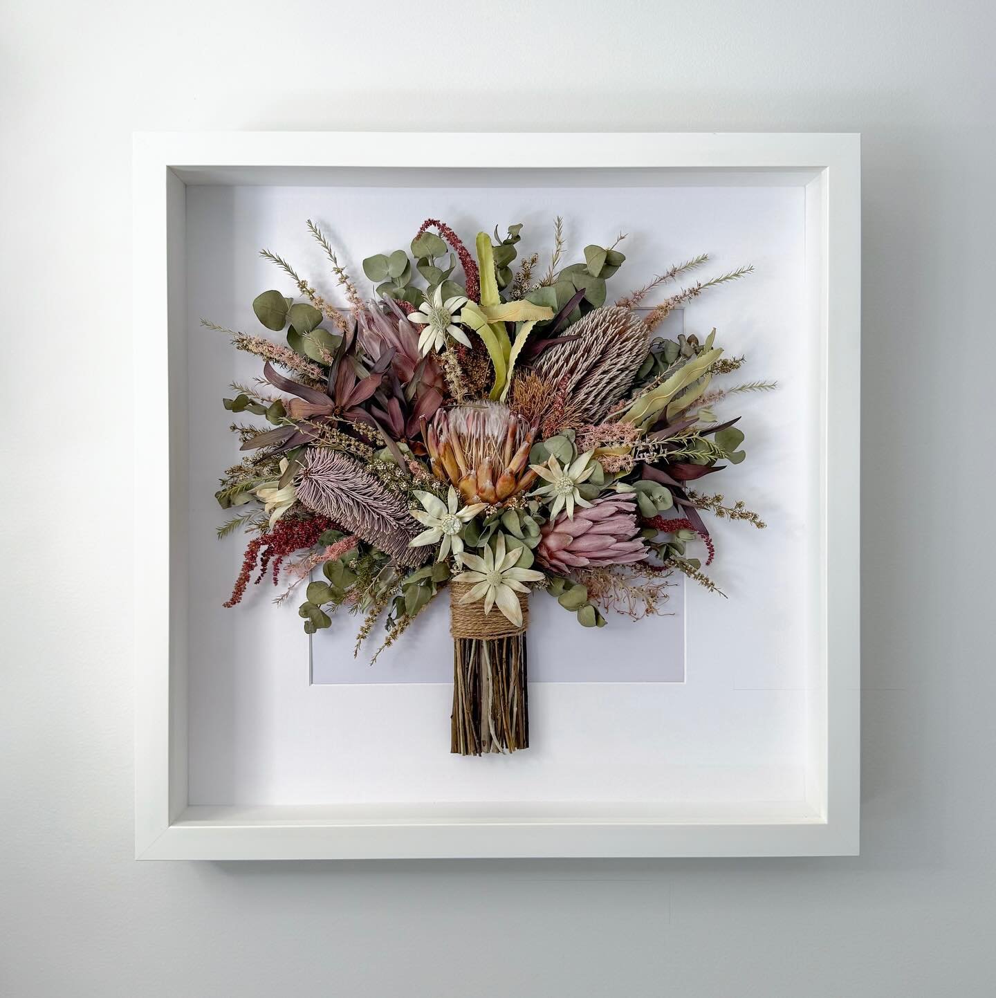 💖 From &ldquo;I do&rdquo; to &ldquo;forever&rdquo;. Lauren&rsquo;s stunning native bouquet, beautifully preserved so the memories never fade. Swipe to see before. Would you keep yours too? 👇 

Bookings &amp; more info via florpetalflorist.com (link